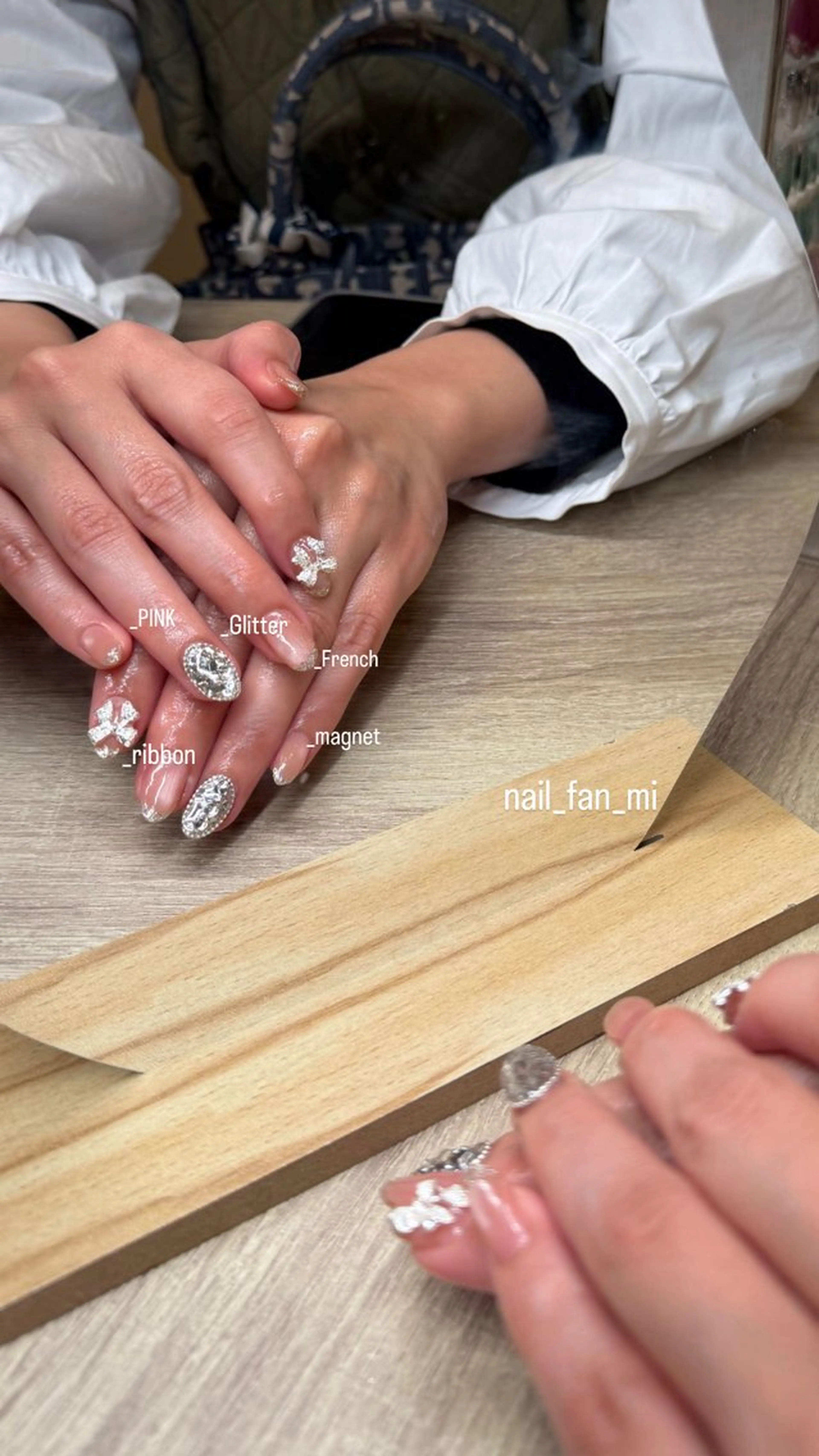 ネイル フレンチネイル マグネットネイル 持ち込み ハンドネイル フットネイル 斎藤 桃華のネイルデザイン