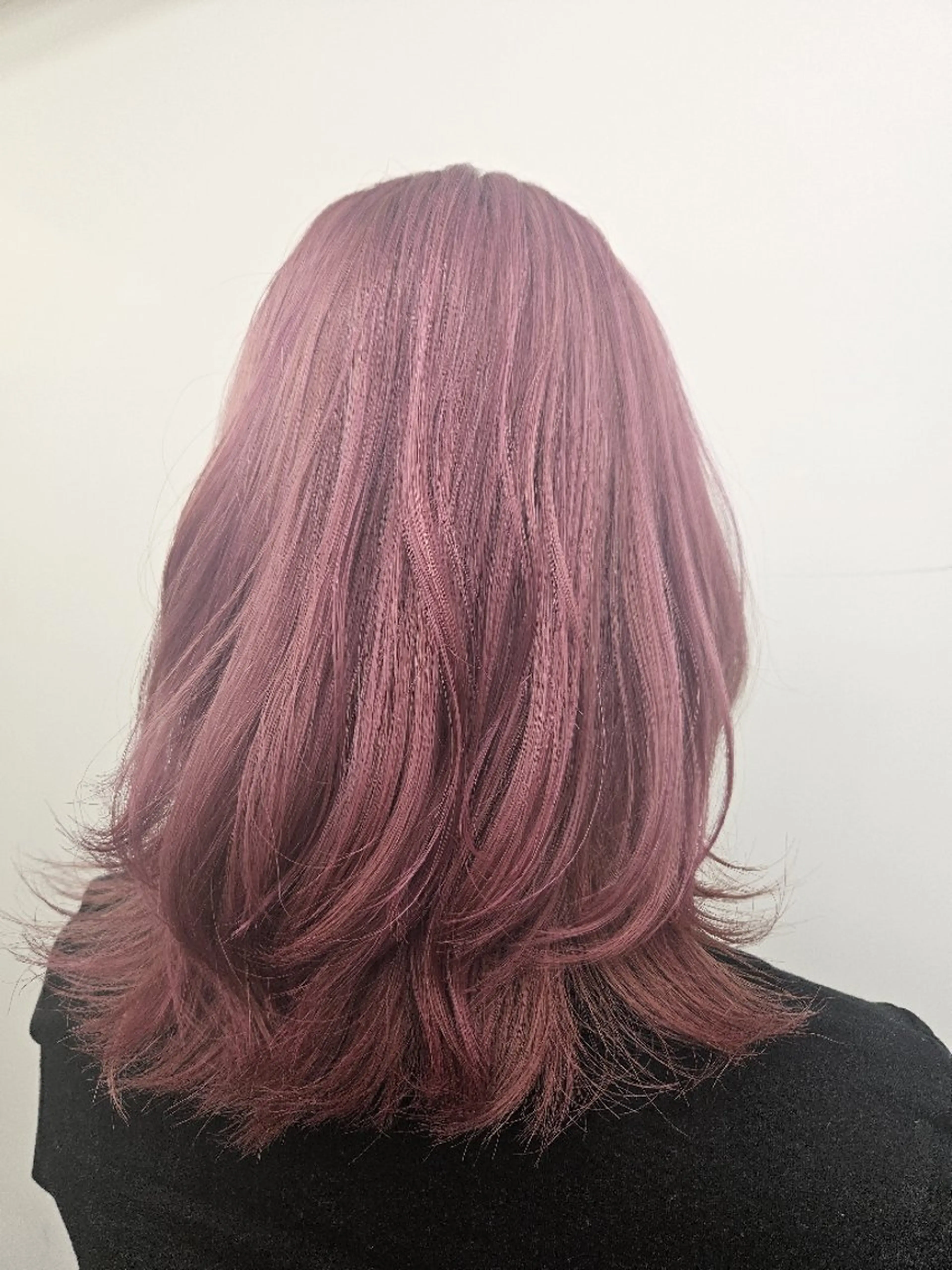 セミロング カラー ピンクカラー あいだ🐼ミニモ 限定クーポン掲載中のヘアスタイル