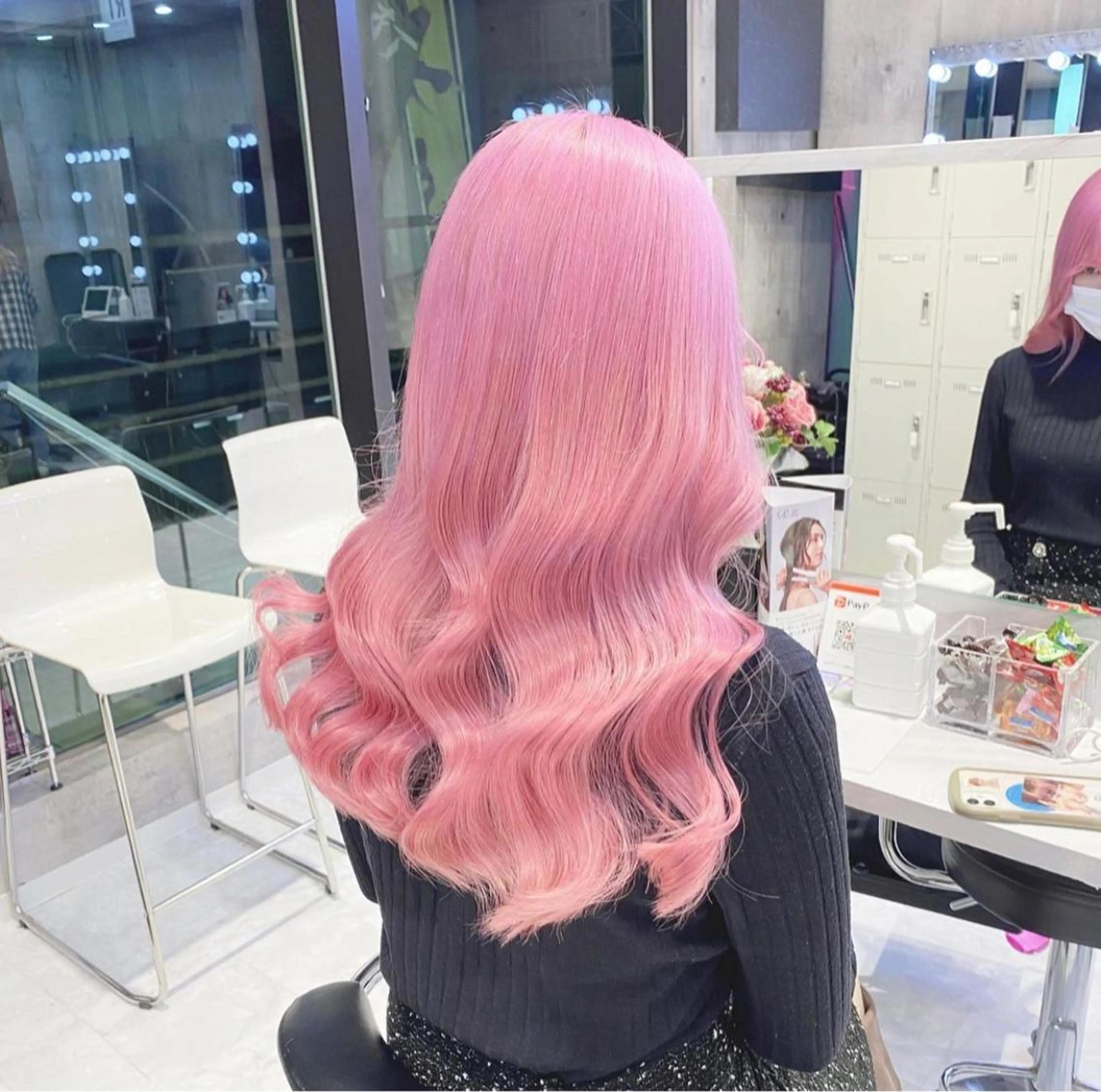 ロング カラー パーマ ヘアアレンジ メンズ キッズ ネイル マツエク・マツパ アイブロウ ヘアカラー トリートメント ハイトーン/ピンク 💗モモ໒꒱のヘアスタイル