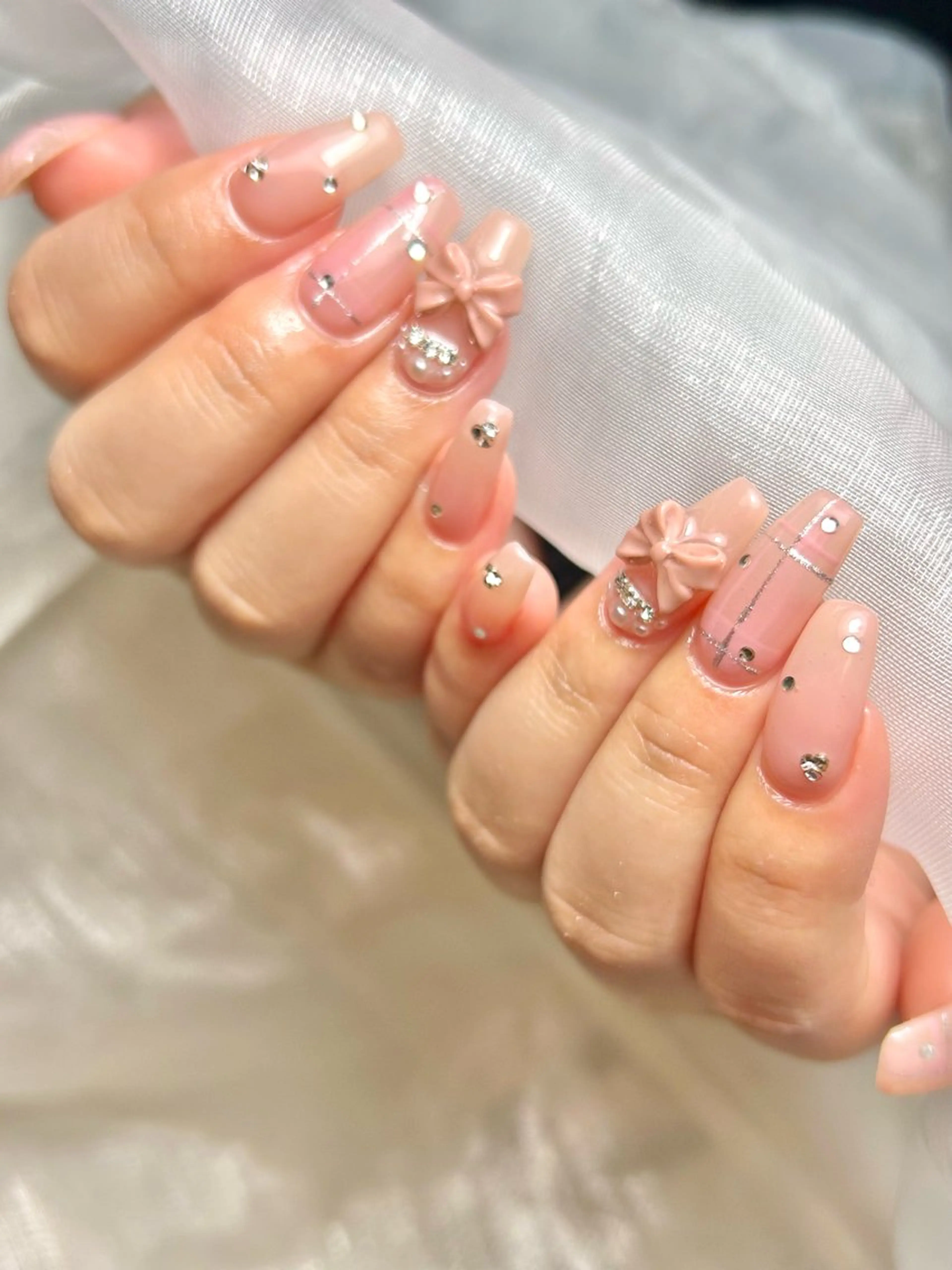 ネイル ピンク ストーンネイル ハンドネイル Nailsalon MONA.のネイルデザイン