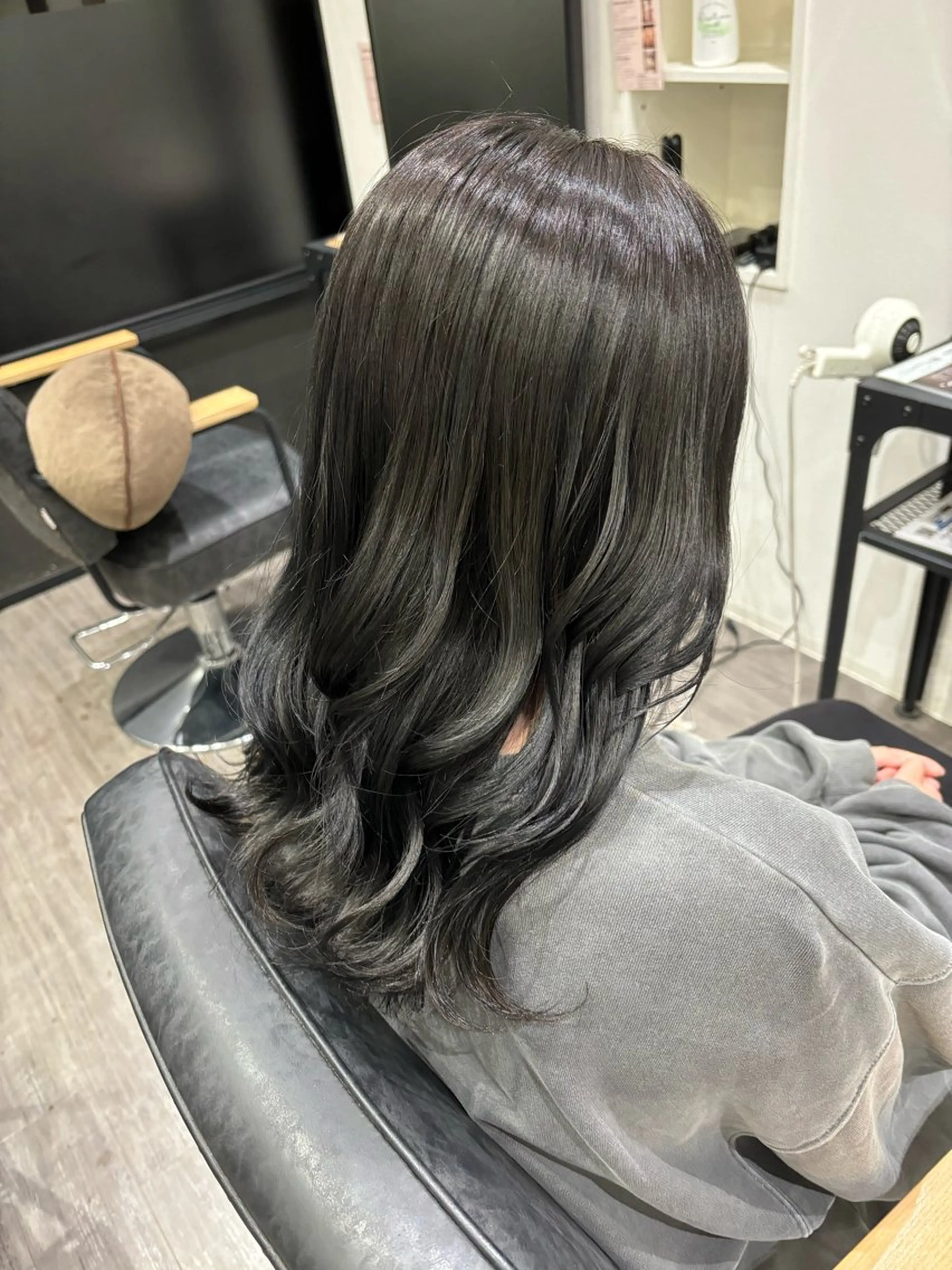 カラー 黒髪 ブルーカラー ブルーブラック cocotte宜喜 弘希のヘアスタイル