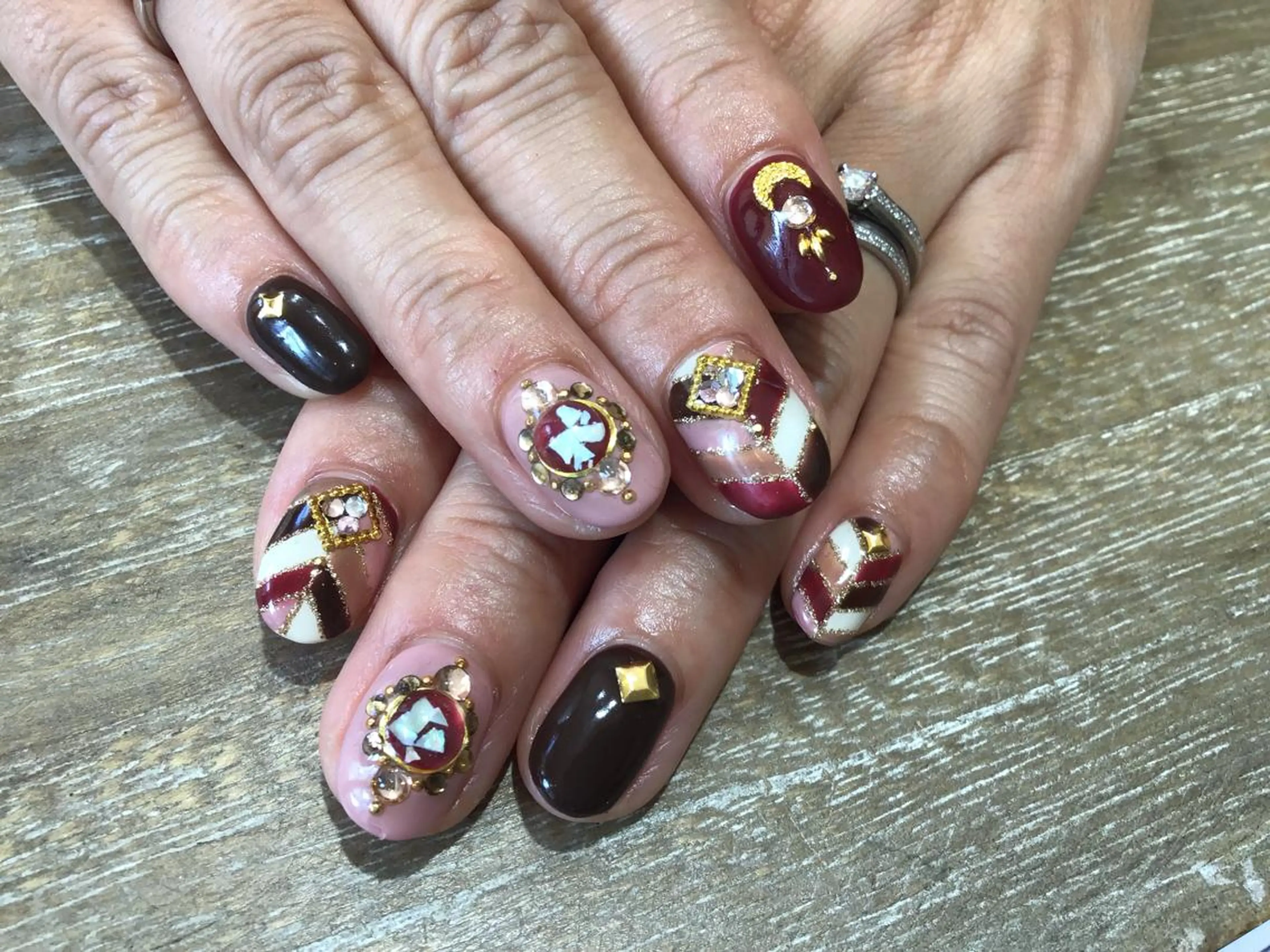 ネイル ハンドネイル Nest 三田のマツエク・マツパデザイン