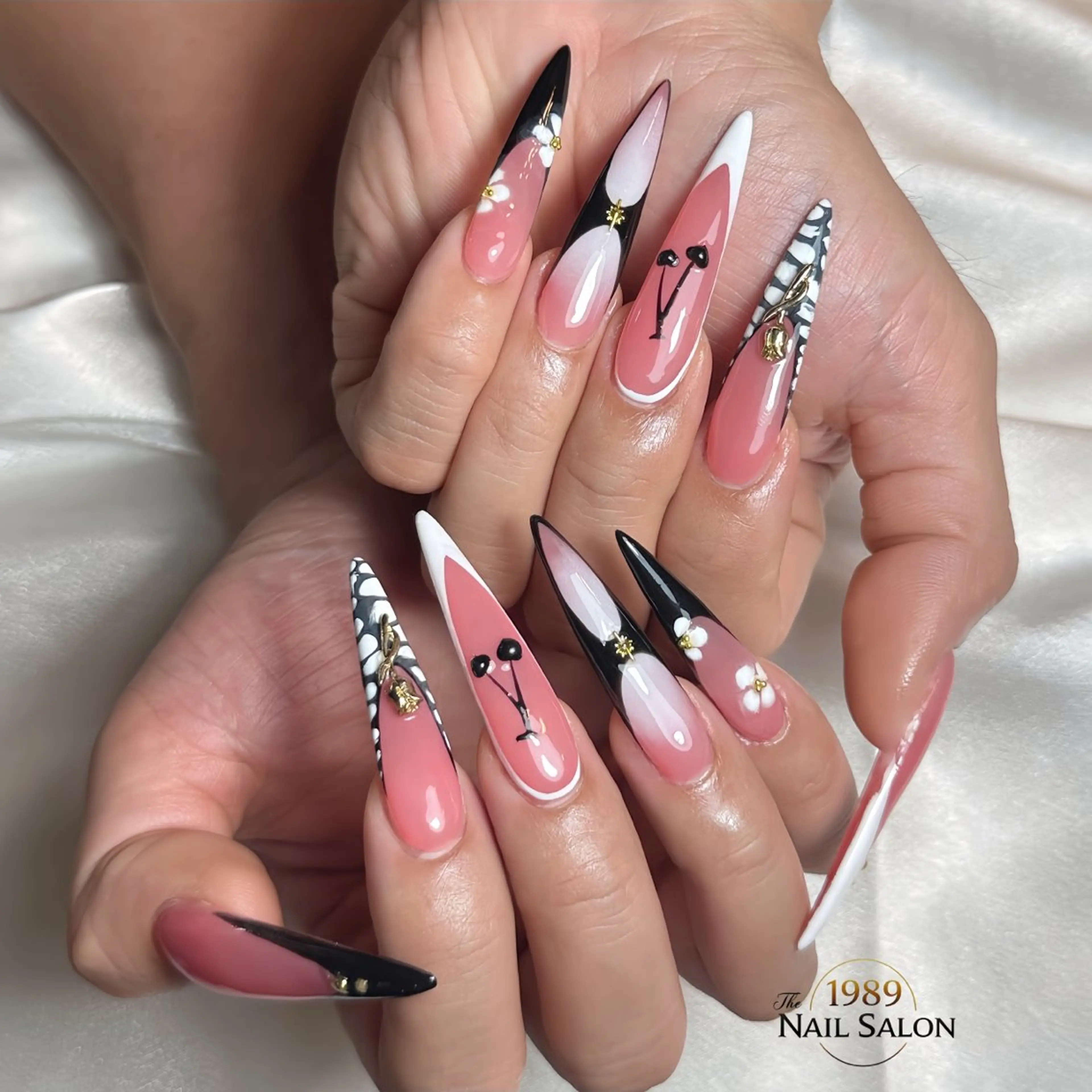 ネイル ロングネイル スーパーロングネイル ハンドネイル The 1989 Nail Salonのネイルデザイン