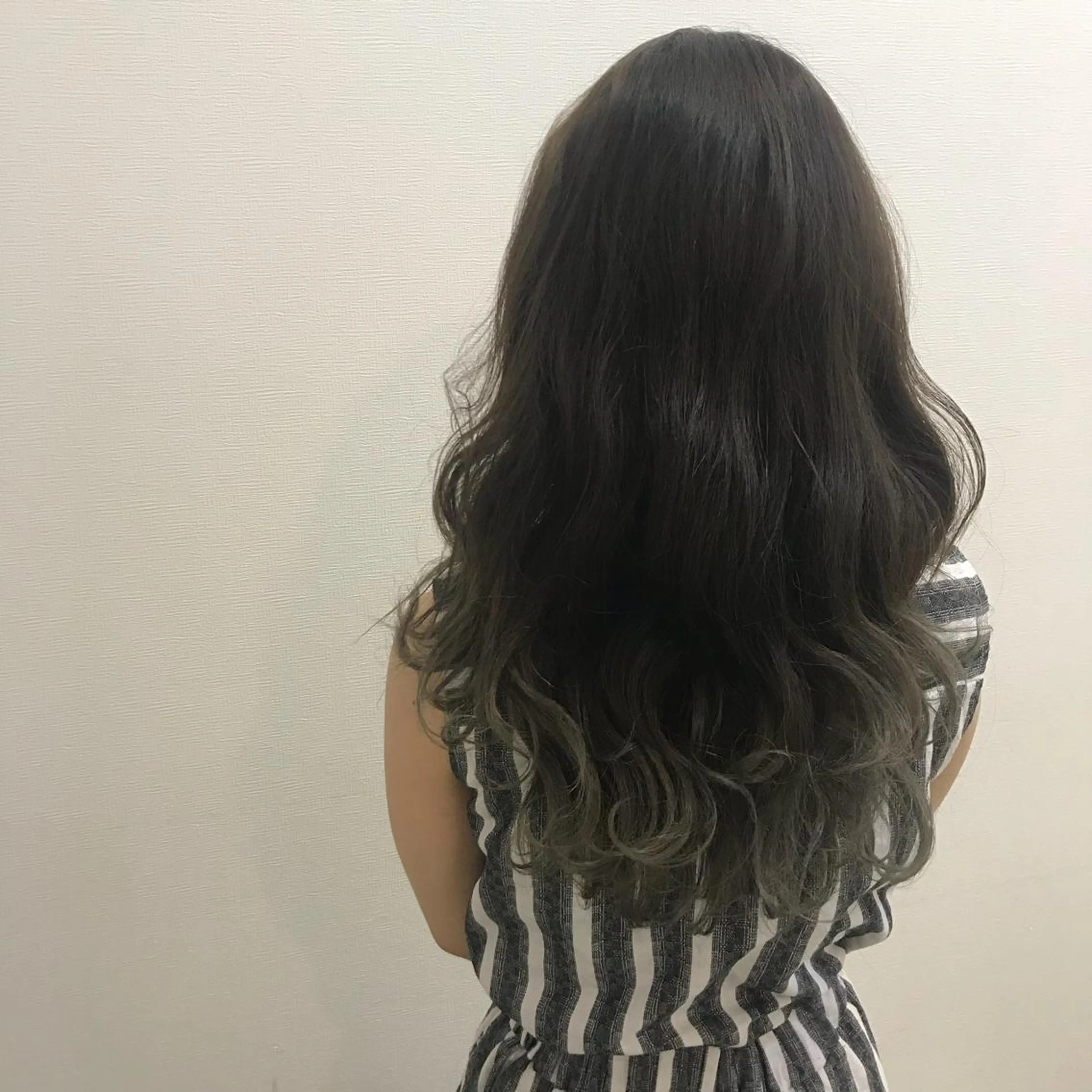 ロング カラー グラデーションカラー ヘアカラー トリートメント 畑中 康志のヘアスタイル