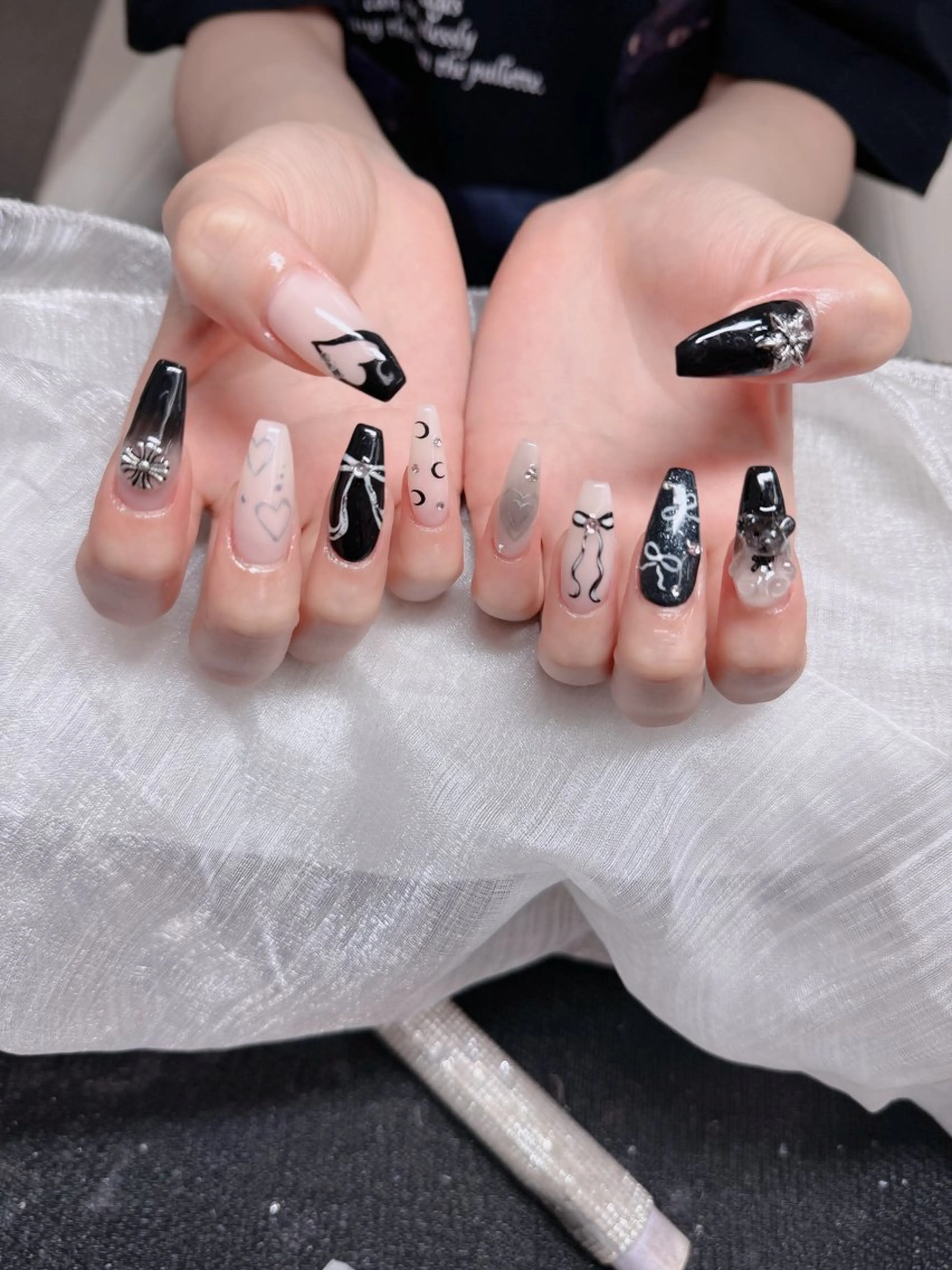ネイル オーロラネイル フレンチネイル ジェルネイル ハロウィン キラキラネイル H.baby Nail Salonのネイルデザイン