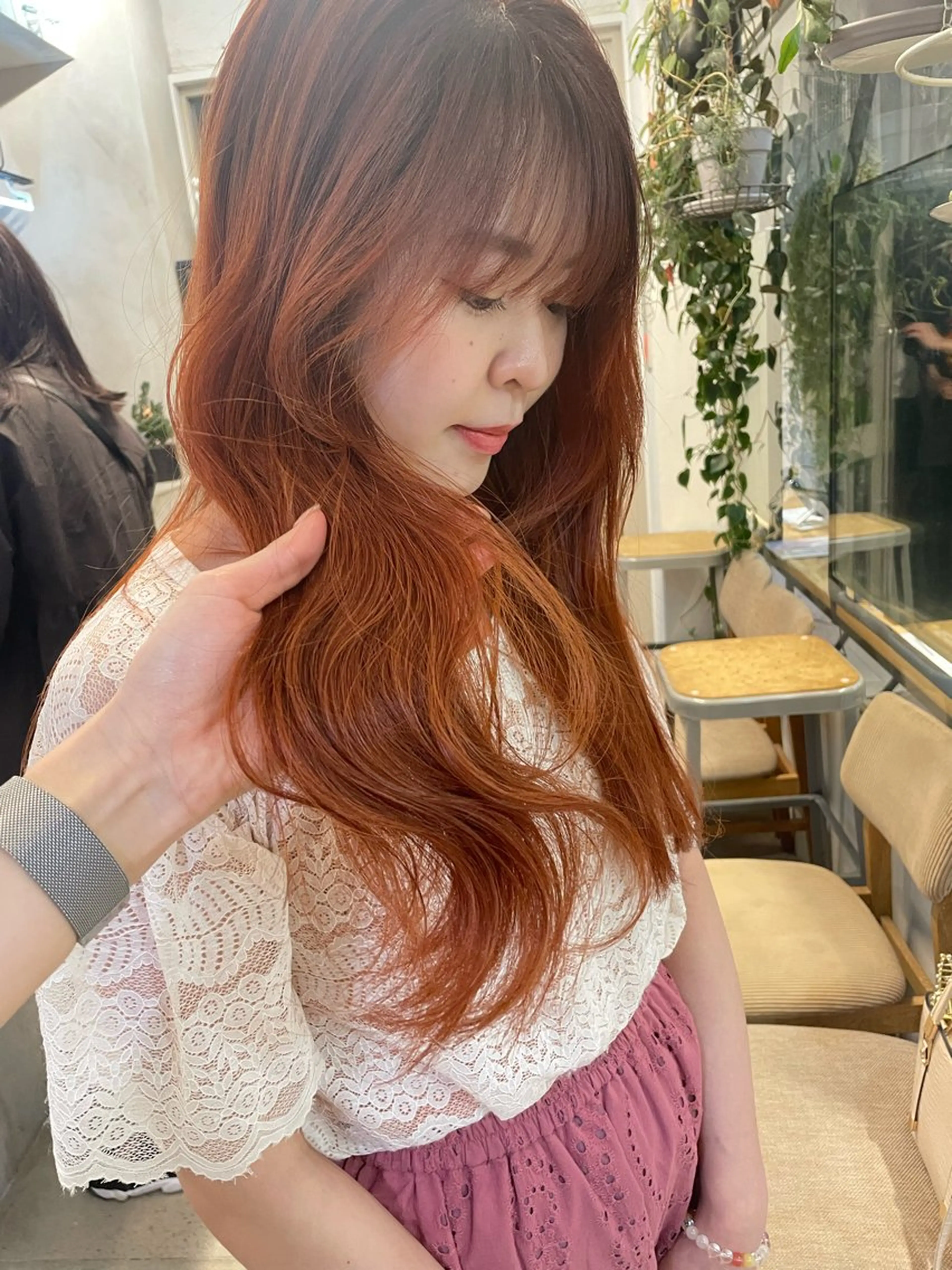 ロング カラー ミルクティー× グレージュMOMOのヘアスタイル