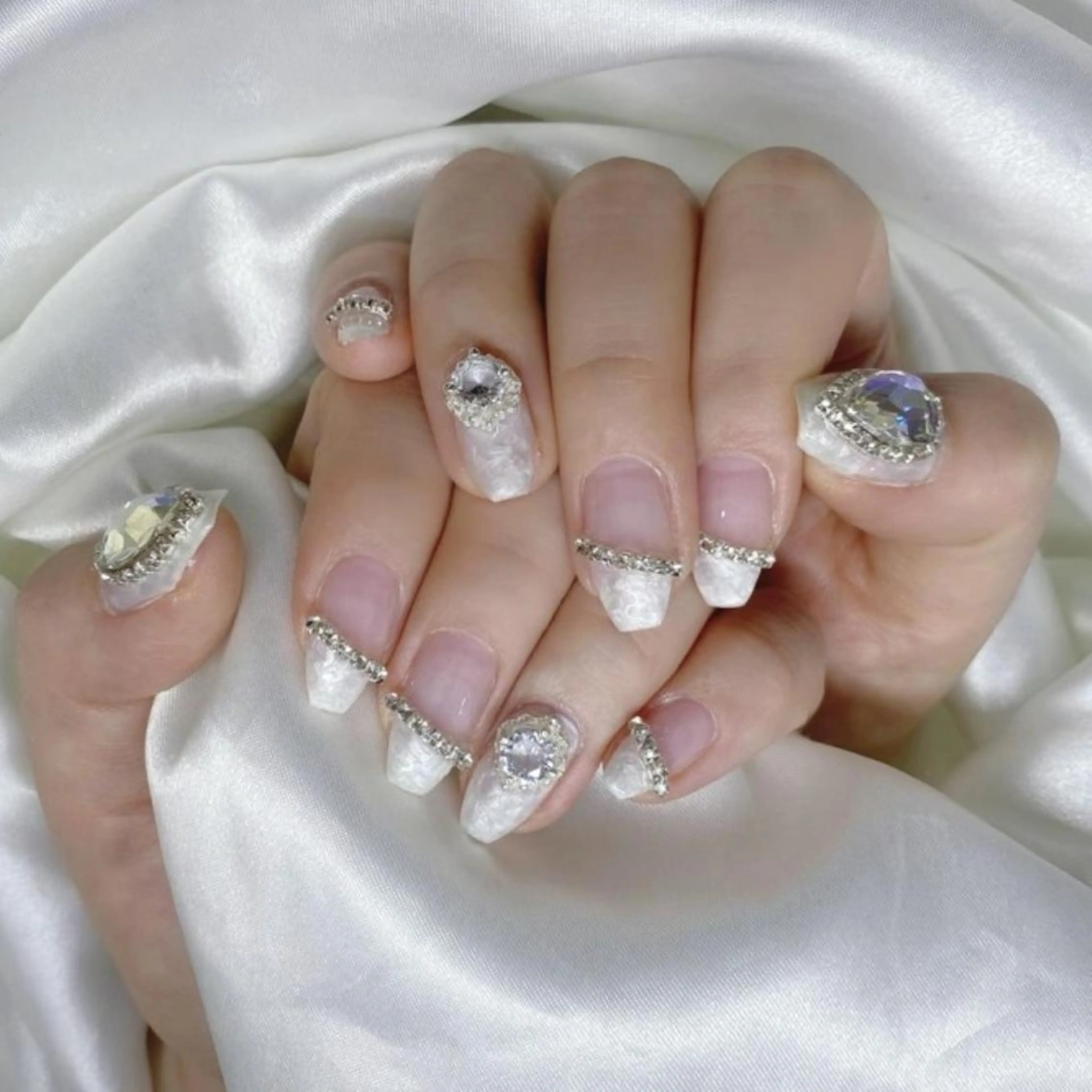 ミディアム ネイル ワンホンネイル ハンドネイル ネイリストゆか💅 長さだし、深爪矯正のネイルデザイン