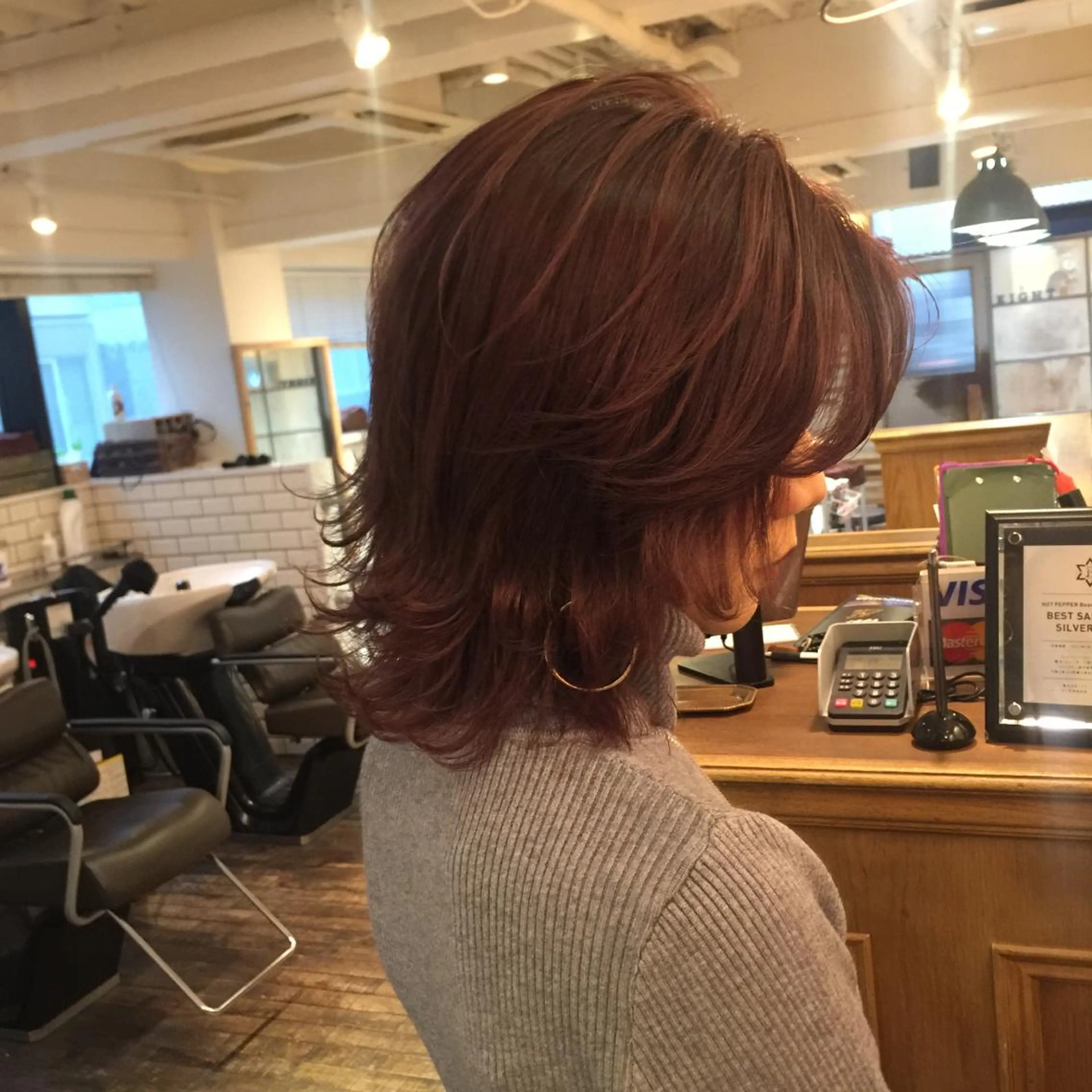 ミディアム カラー レイヤーカット ウルフカット ウルフレイヤー ホワイト&レイヤーカ ットエクステ長畠俊輔のヘアスタイル