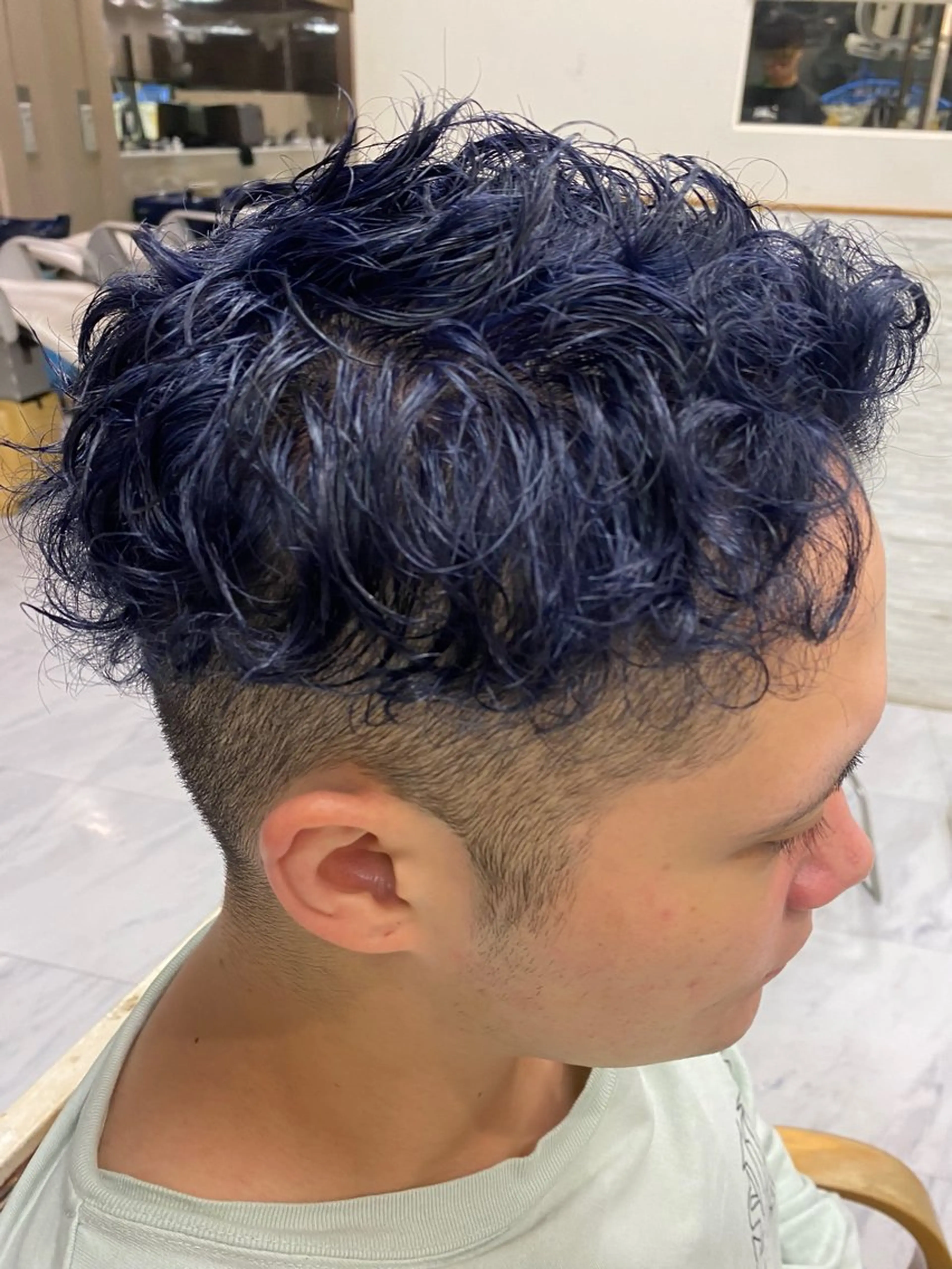 ショート カラー ヘアアレンジ メンズ メンズブリーチ メンズハイトーン メンズインナーカラー ブリーチ ブルーカラー ヘアカラー トリートメント 目黒 碧人のヘアスタイル