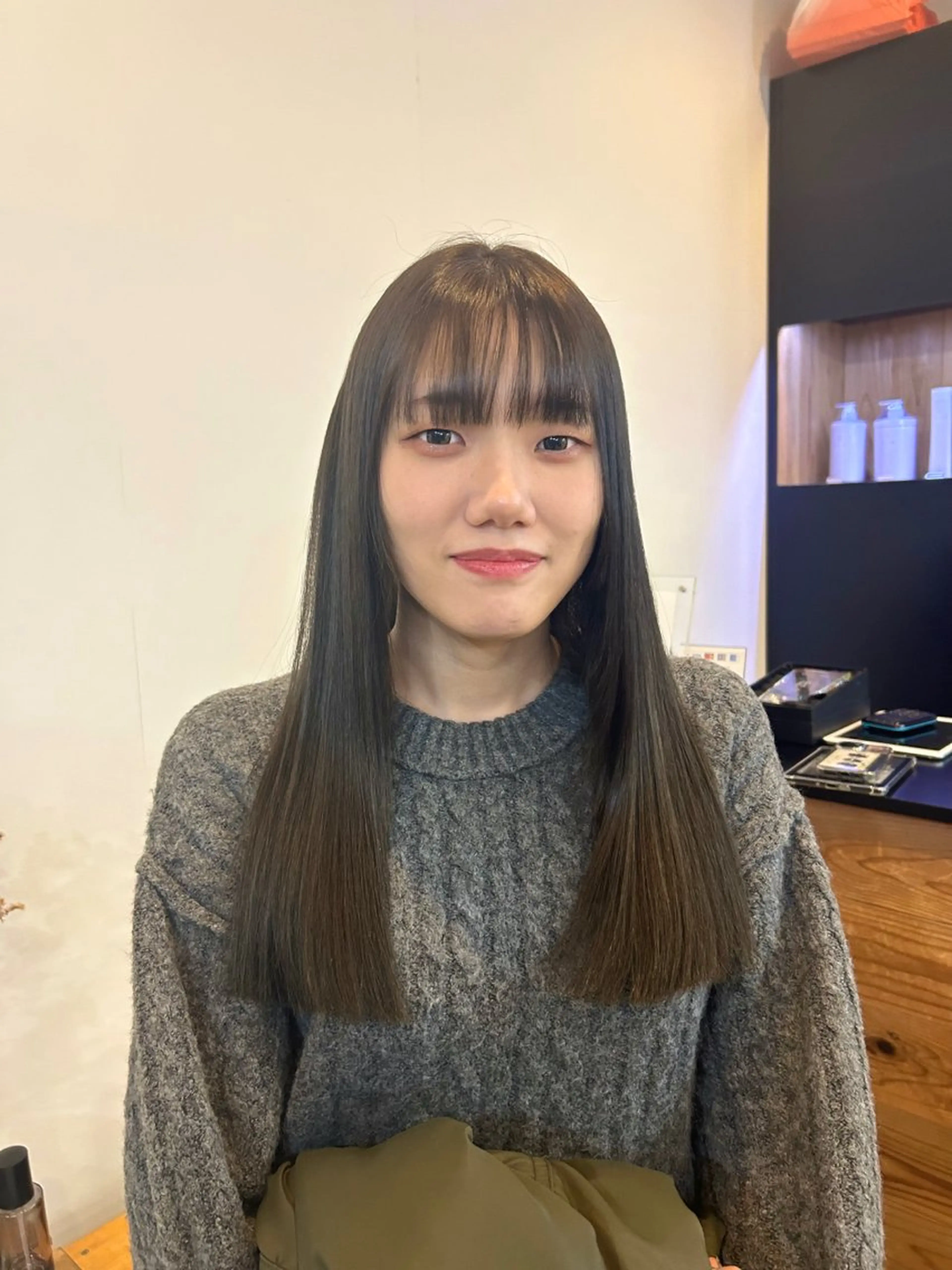 ロング カラー ブリーチ グレージュ オリーブグレージュ オリーブグレー plus HAIR いずみのヘアスタイル