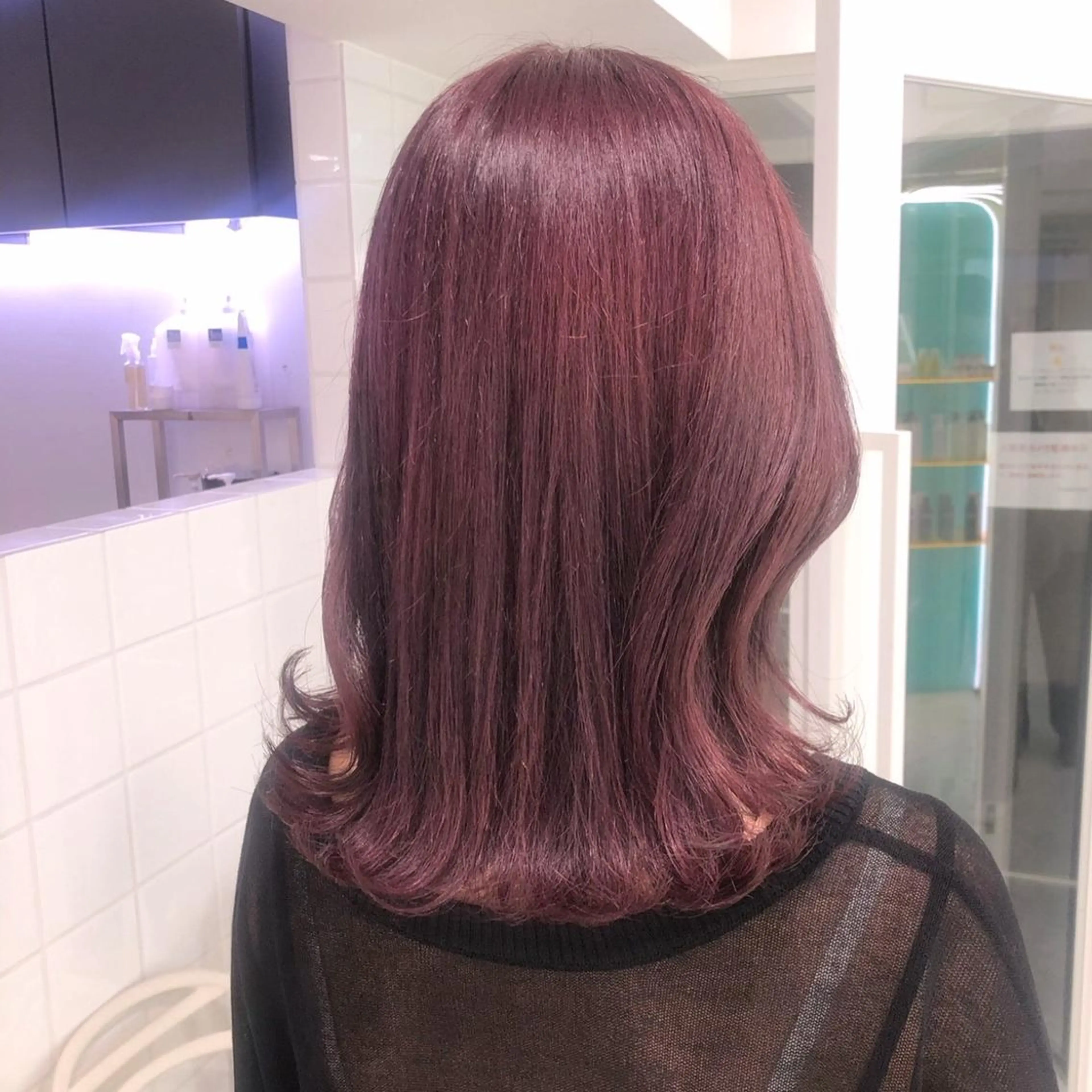 ミディアム ❤︎ワンホンガーリー なハイトーンヘア❤︎のヘアスタイル