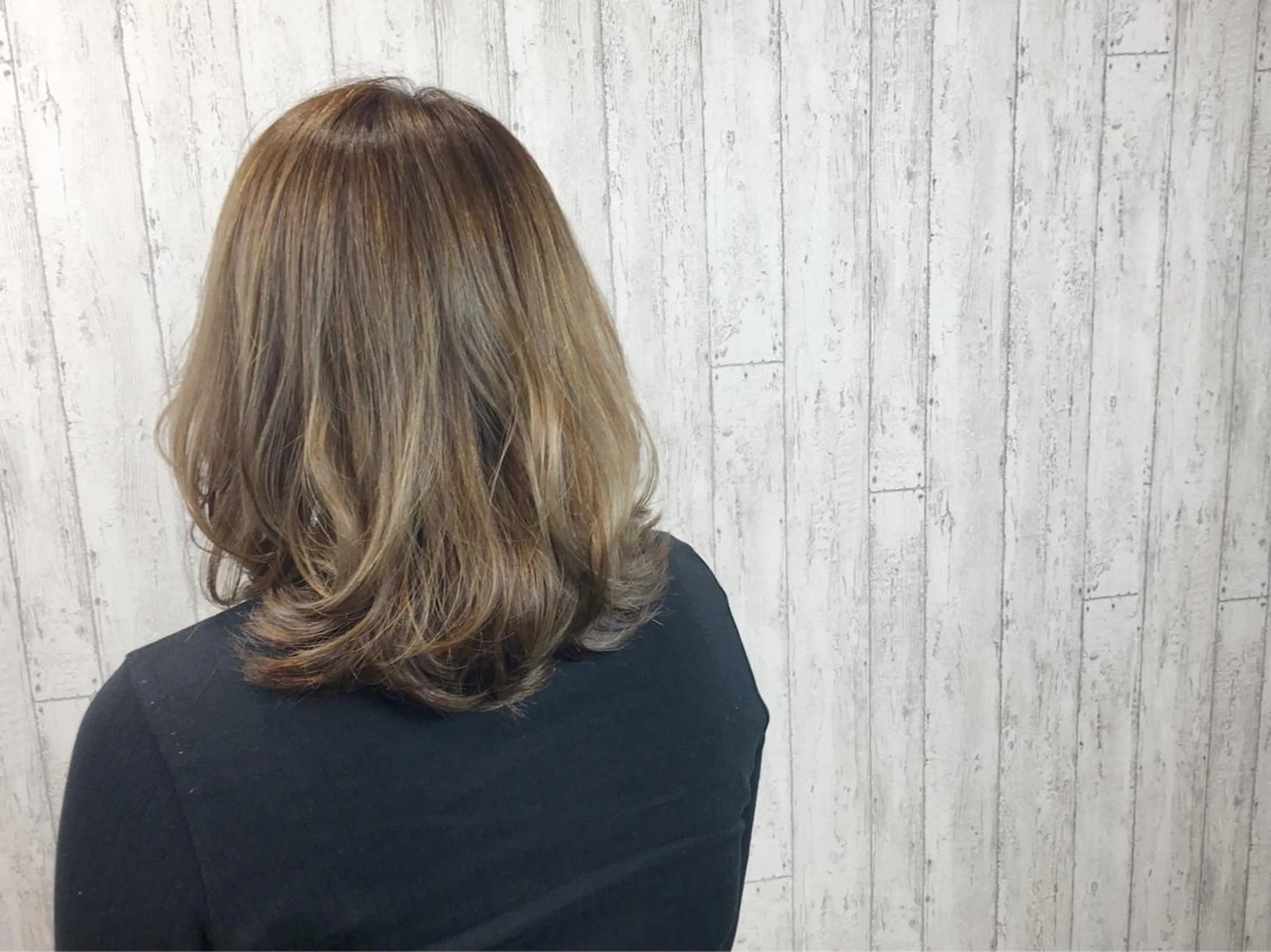 ミディアム カラー ベージュカラー ハイライトカラー ハイライト カット ヘアカラー カット／メンズカット 藤田麻衣のヘアスタイル