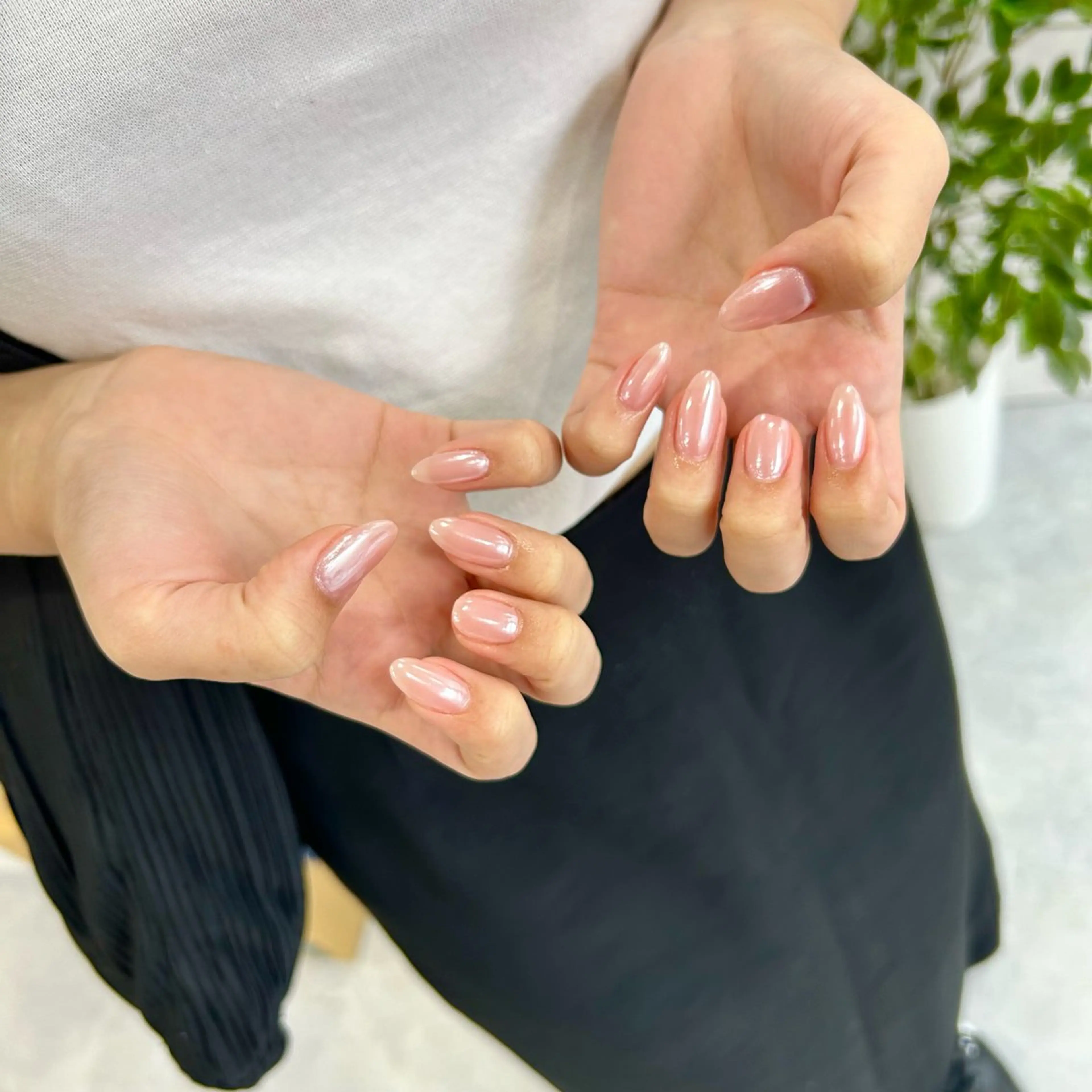 ネイル オーロラネイル 長さ出し ピンク ホワイト ハンドネイル RYO ／Amourのネイルデザイン