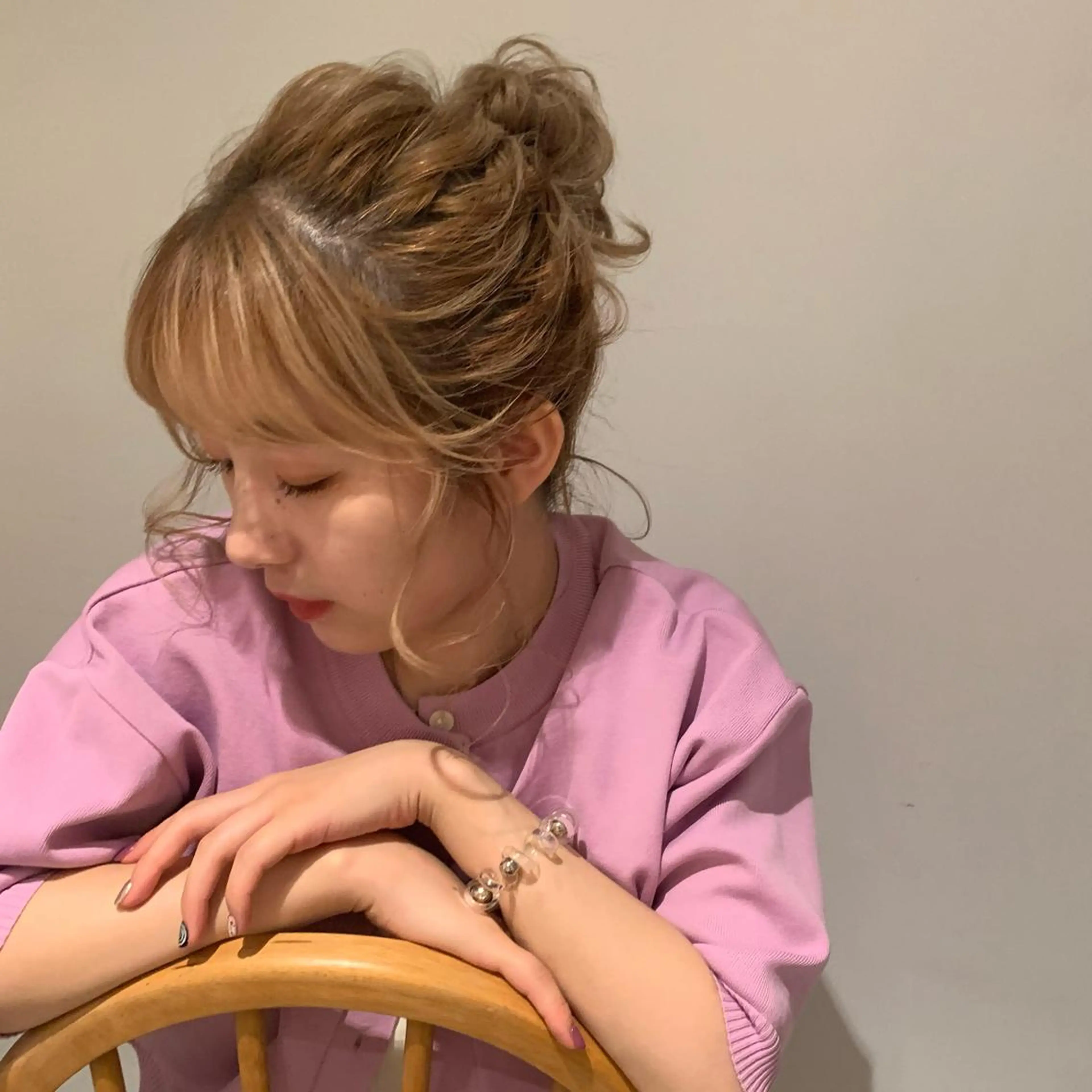 ミディアム カラー ヘアアレンジ お団子ヘア ヘアセット 🎀taro ブリーチなしカラーのヘアスタイル