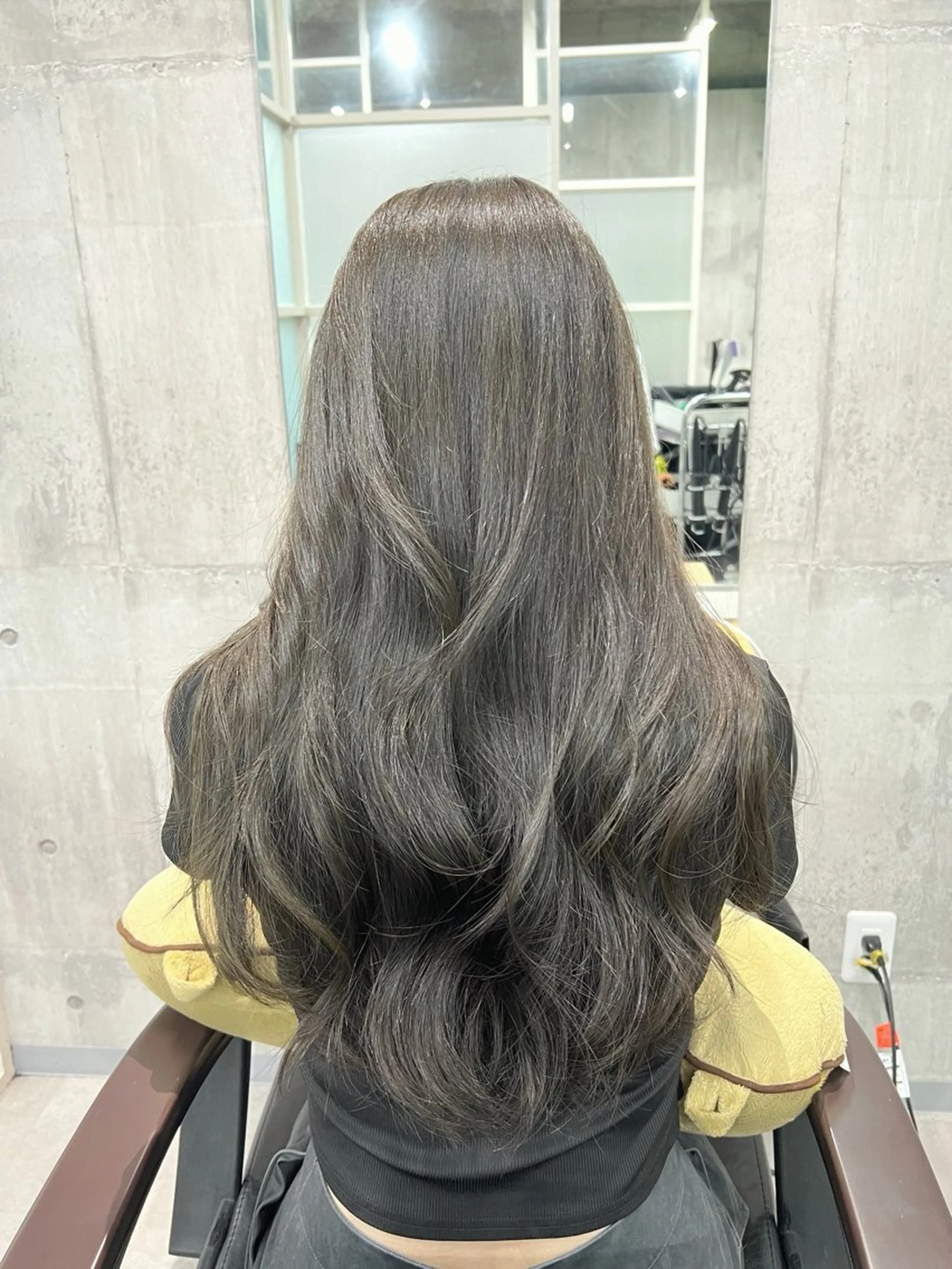 ロング カット ヘアカラー newi ナカノのヘアスタイル