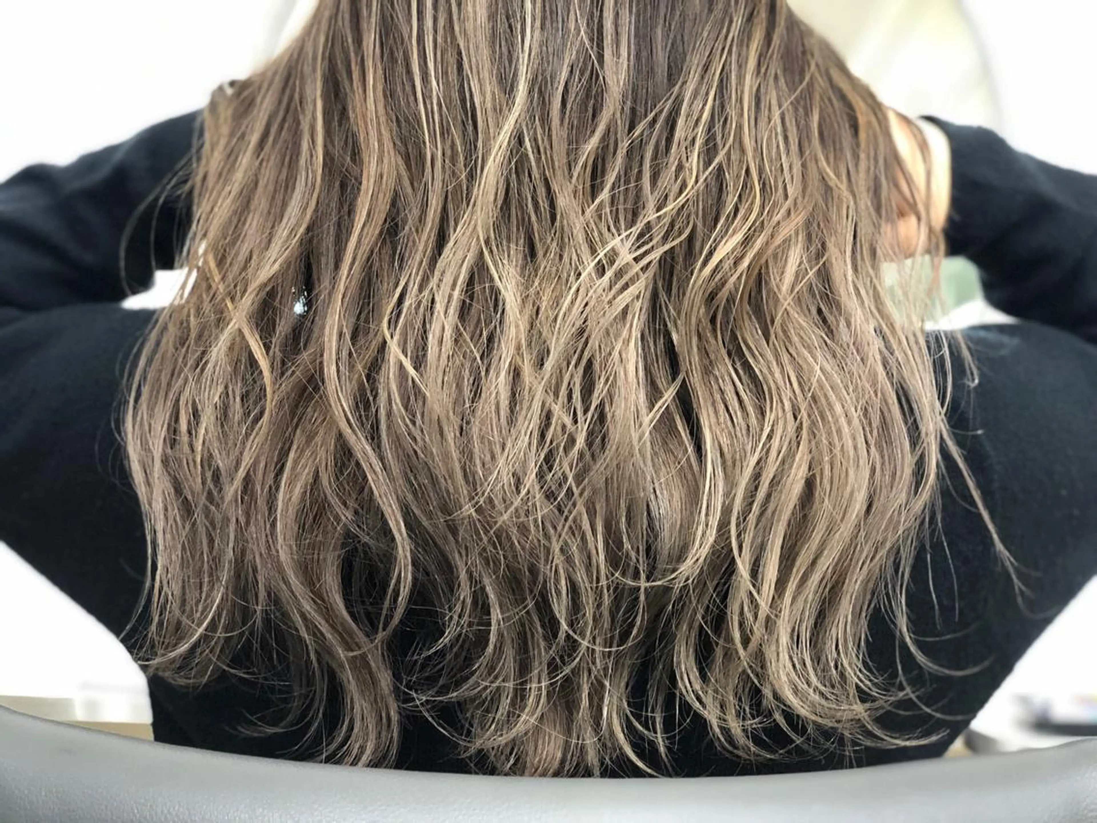 セミロング カラー ハイライトカラー シルバー ハイライト ヘアカラー トリートメント Tao所属・藤川 大智のヘアスタイル