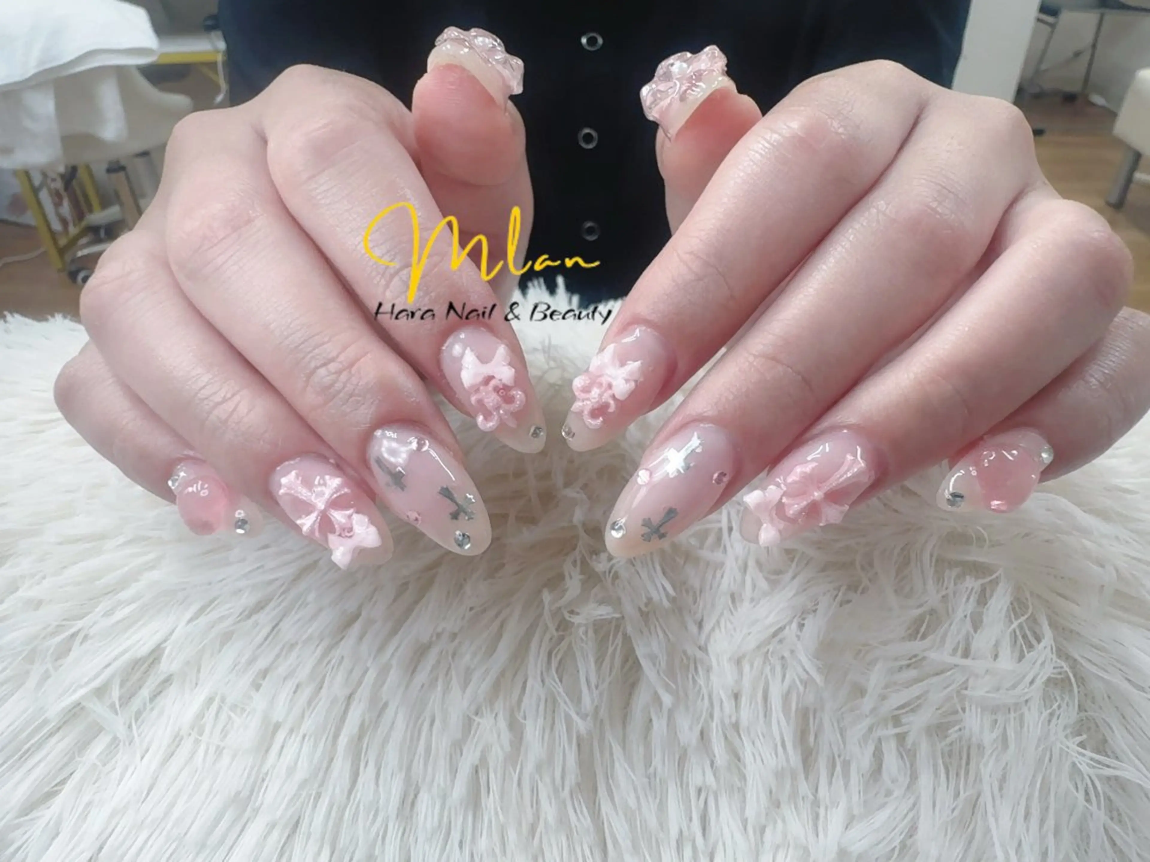 ネイル フレンチネイル グラデーション キラキラネイル 韓国ネイル ラメ(グリッター) ハンドネイル Mlan Nailのネイルデザイン