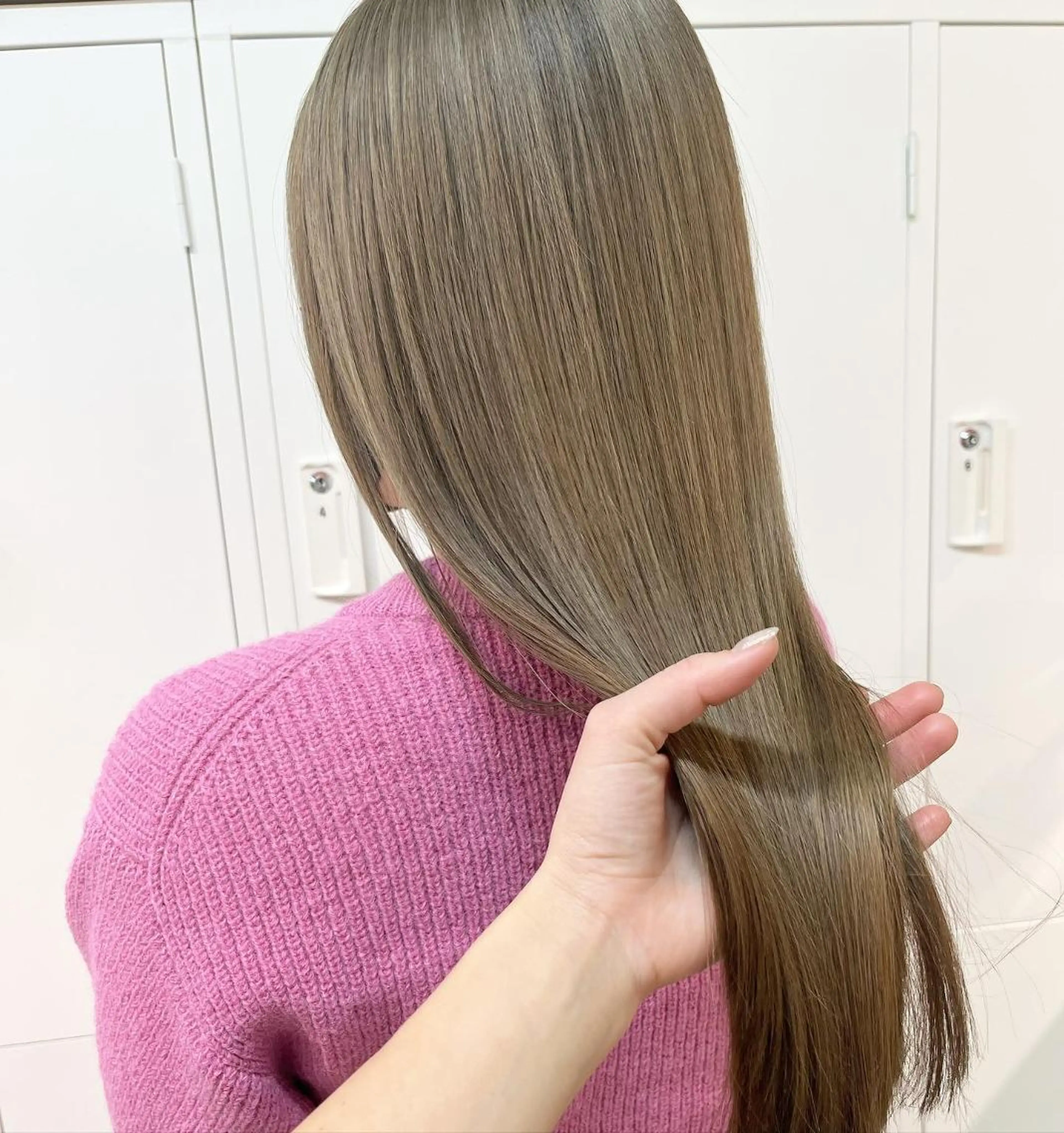 ミディアム カラー ヘアアレンジ ベージュカラー グレージュ ハイライトカラー ミルクティーベージュ くせ毛 韓国/髪質改善💘 櫻井かれんのヘアスタイル