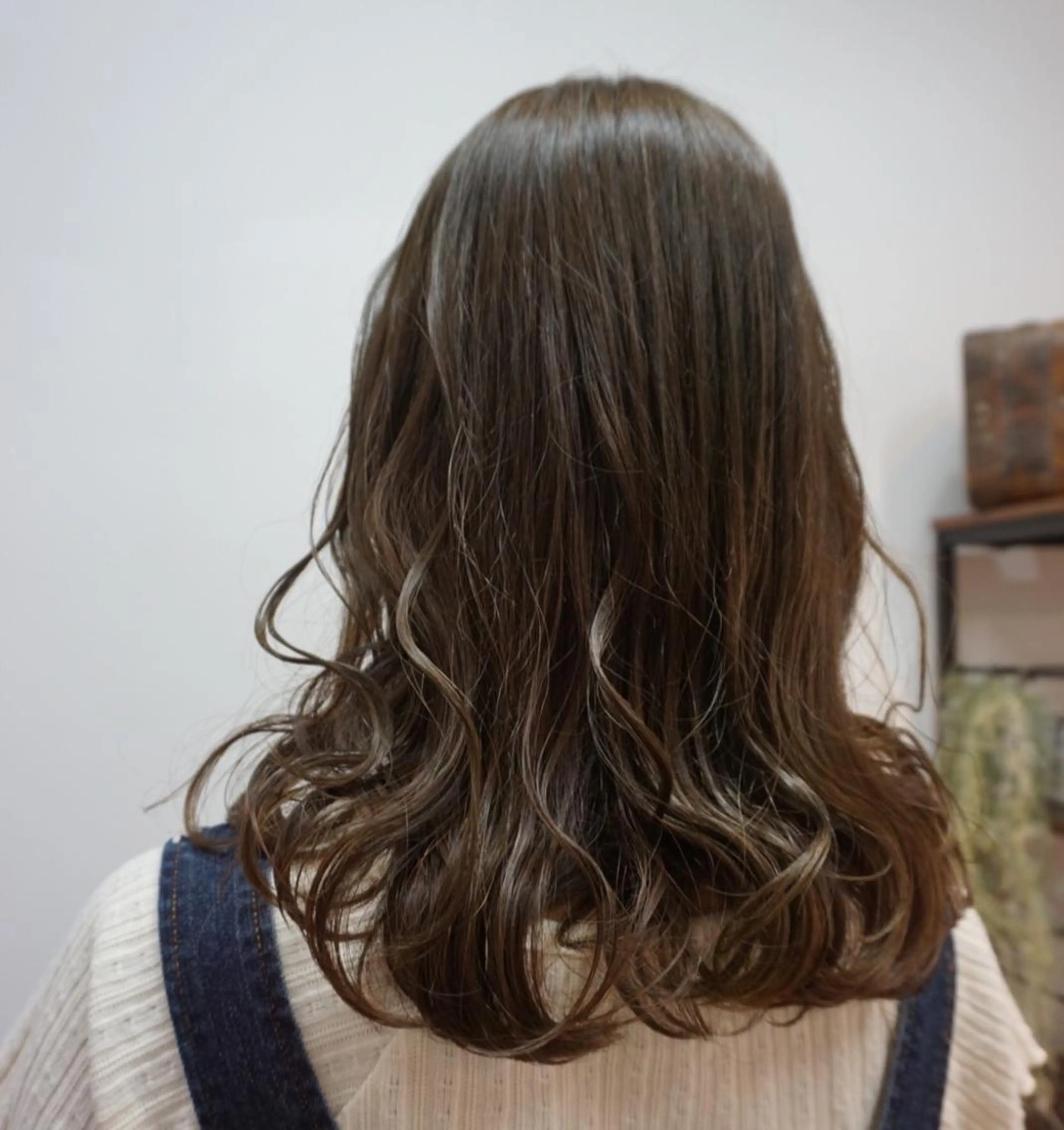 ロング カラー オリーブカラー ロング 安岡美咲✂︎ 艶カラー/髪質改善のヘアスタイル