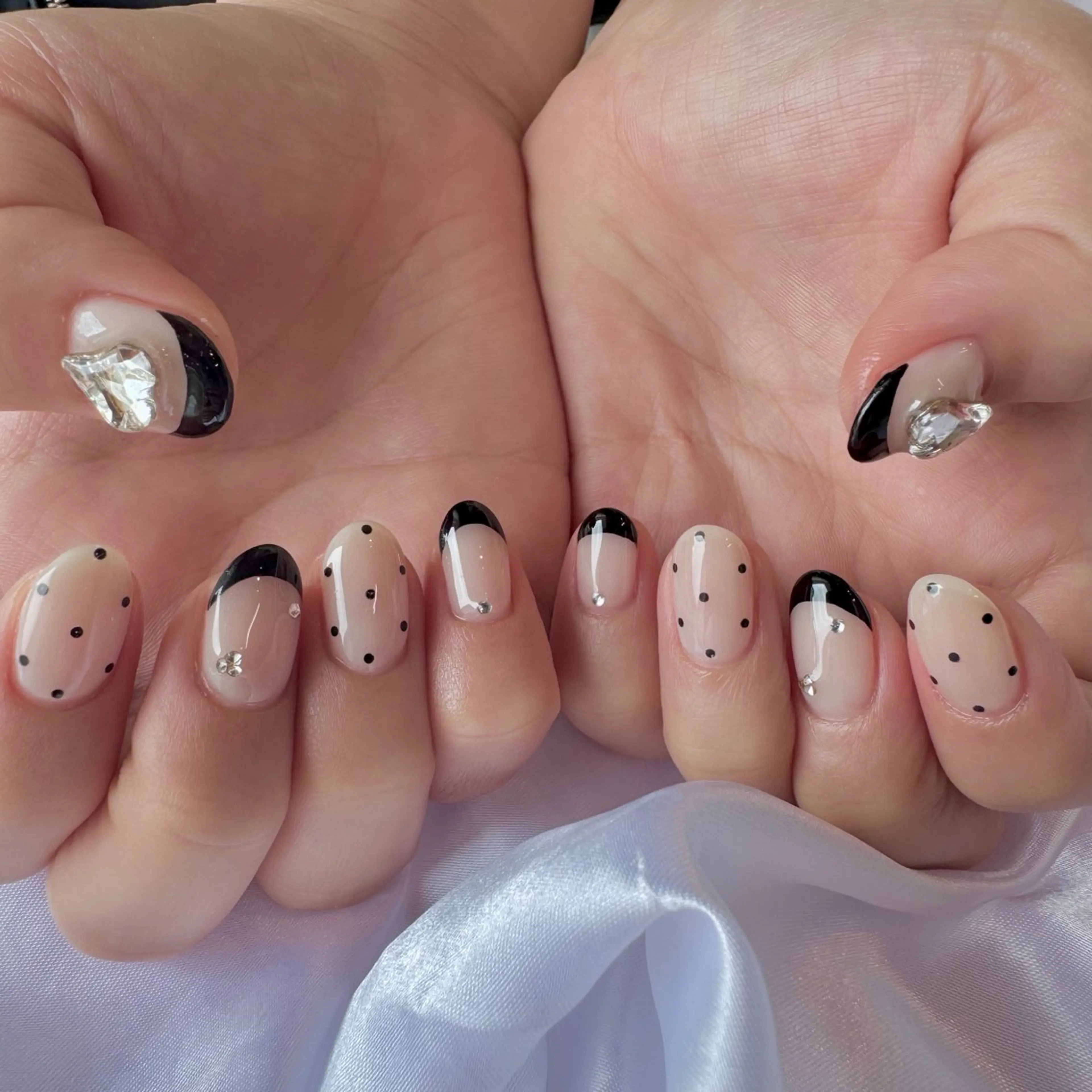 ネイル ドット フレンチネイル ハンドネイル nail salon e'mu💐のネイルデザイン