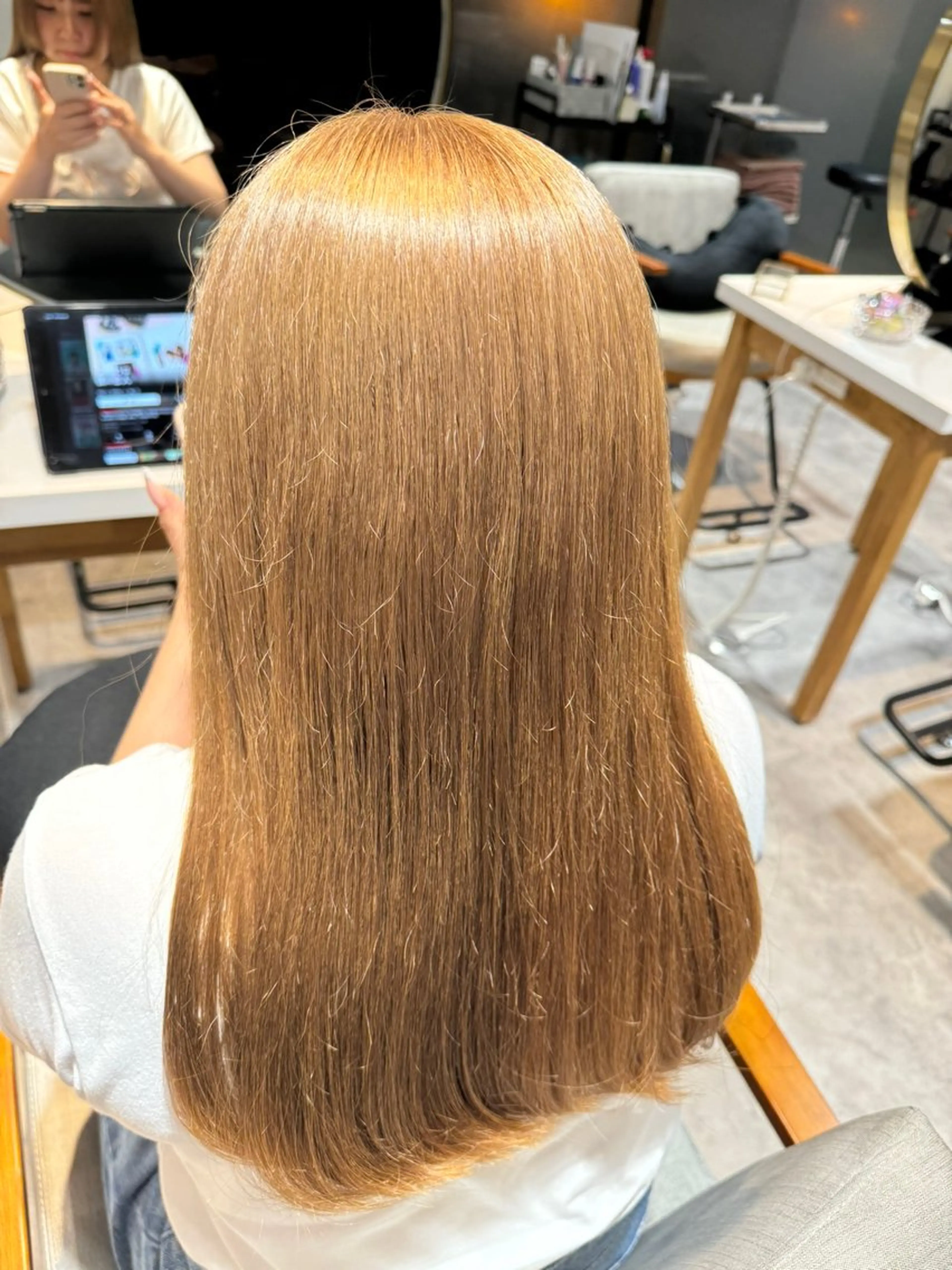 カラー 小泉 真緒のヘアスタイル