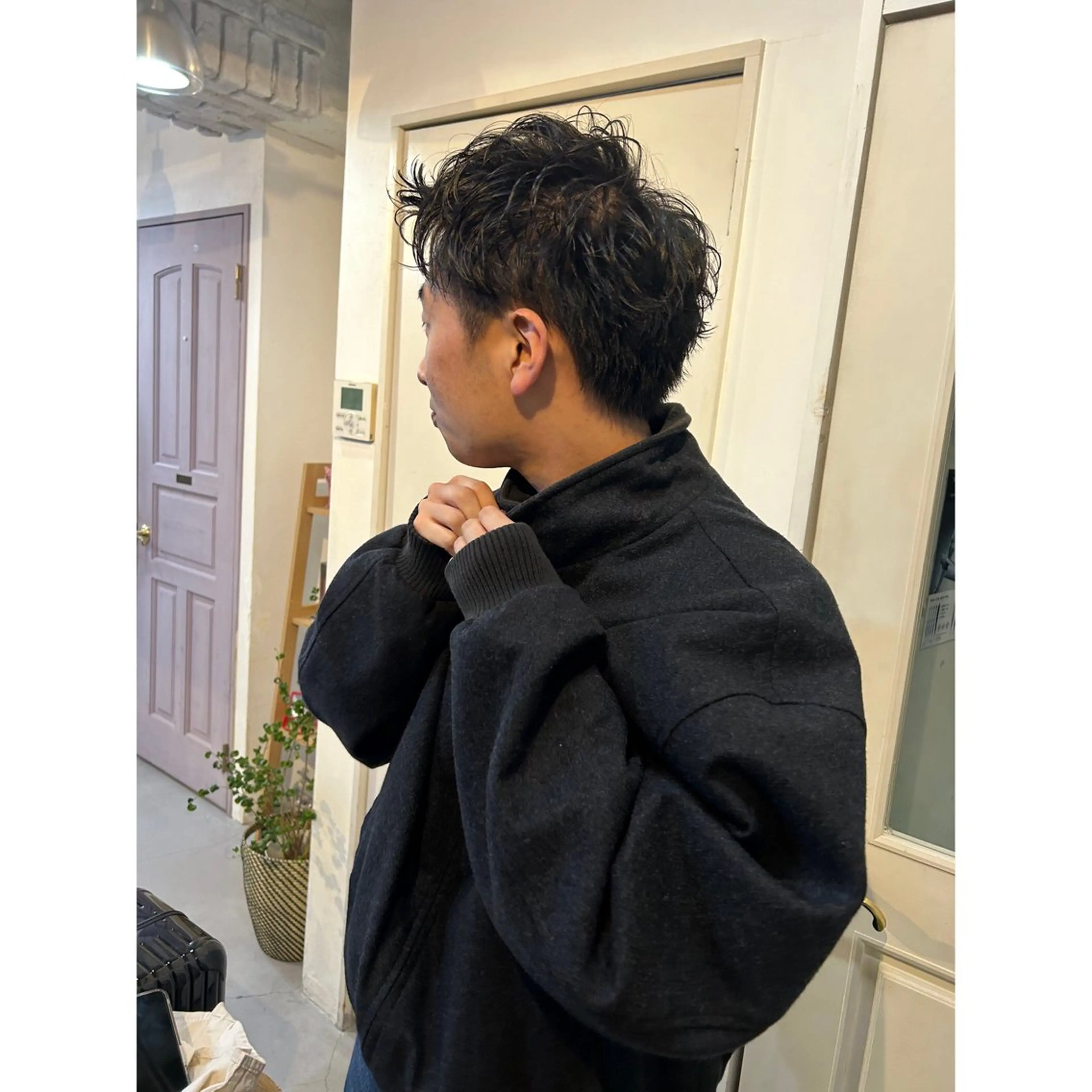 ショート パーマ メンズ メンズブリーチ メンズハイライト メンズインナーカラー メンズパーマ プードルパーマ カット パーマ トリートメント charme所属・💈メンズ特化美容師 ✂︎伊藤大輝💈のヘアスタイル