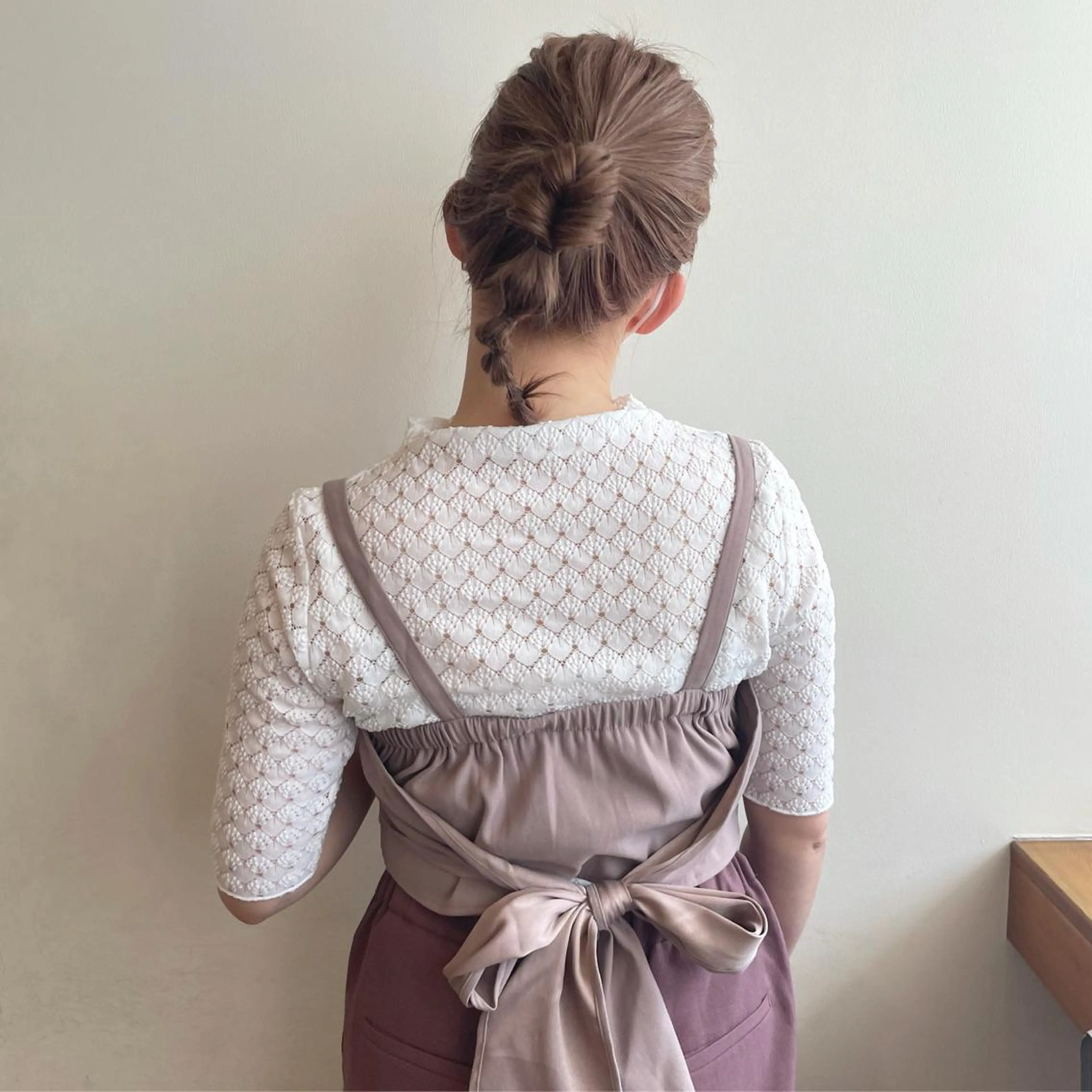 ミディアム ヘアアレンジ ヘアセット MIOベージュカラー 柔らかいカラーのヘアスタイル