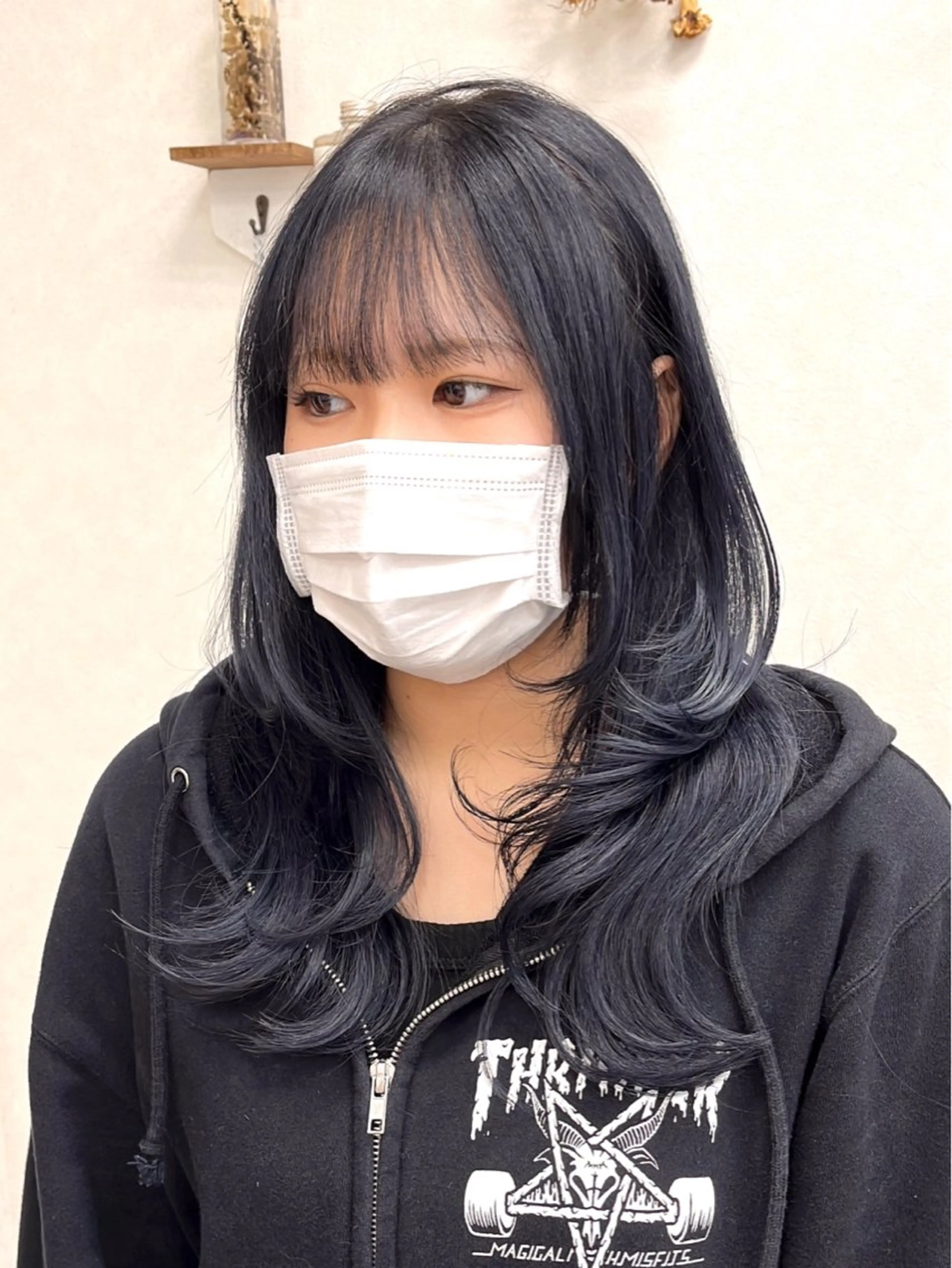 セミロング レイヤーカット ウルフカット ウルフレイヤー Ring  by Moremuu所属・issy/ハイライト ハイトーン／レイヤーのヘアスタイル