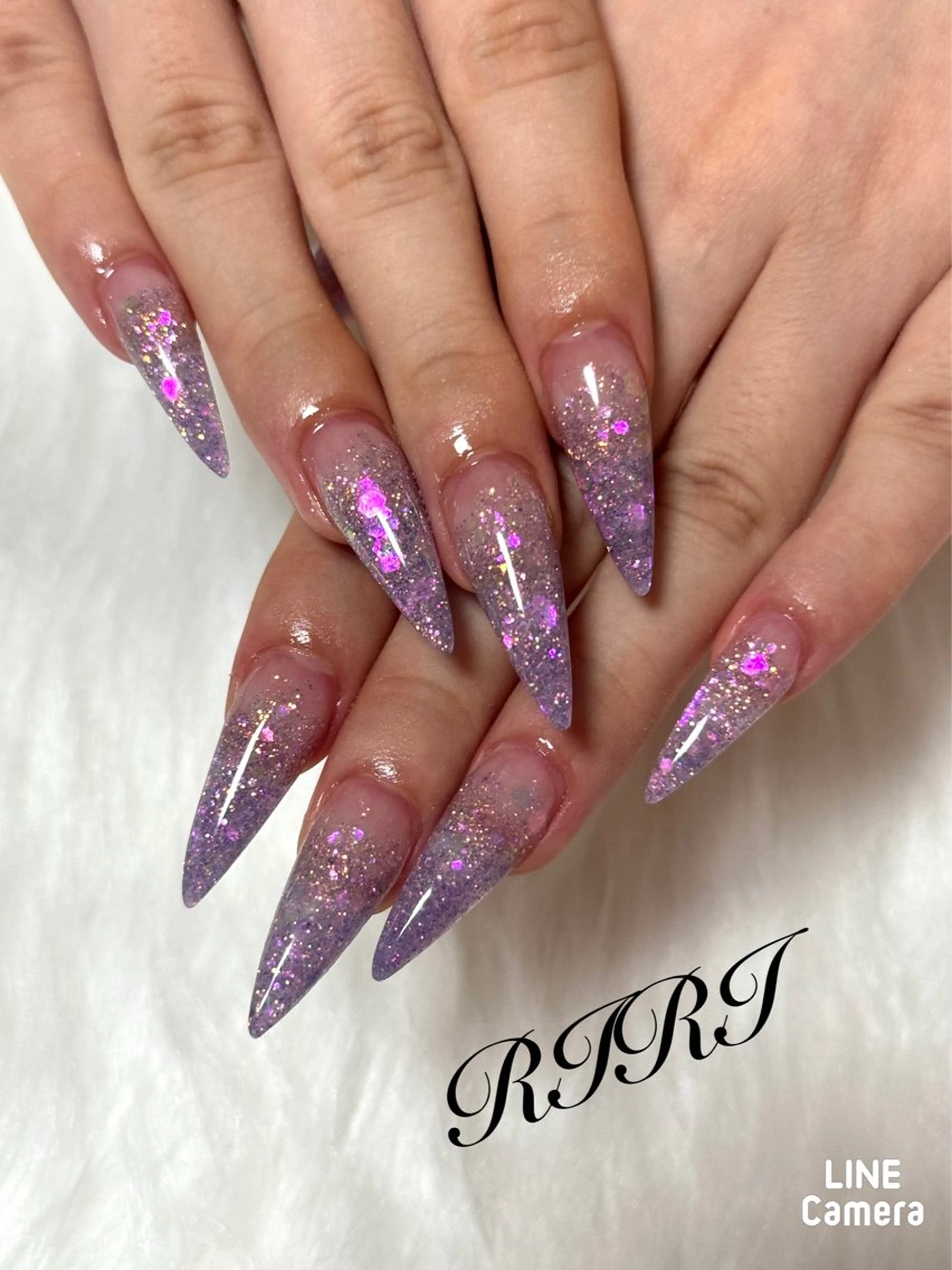 ネイル ジェルネイル グラデーション ラメ(グリッター) ラメグラデーション ロングネイル ハンドネイル riri オーナーのネイルデザイン