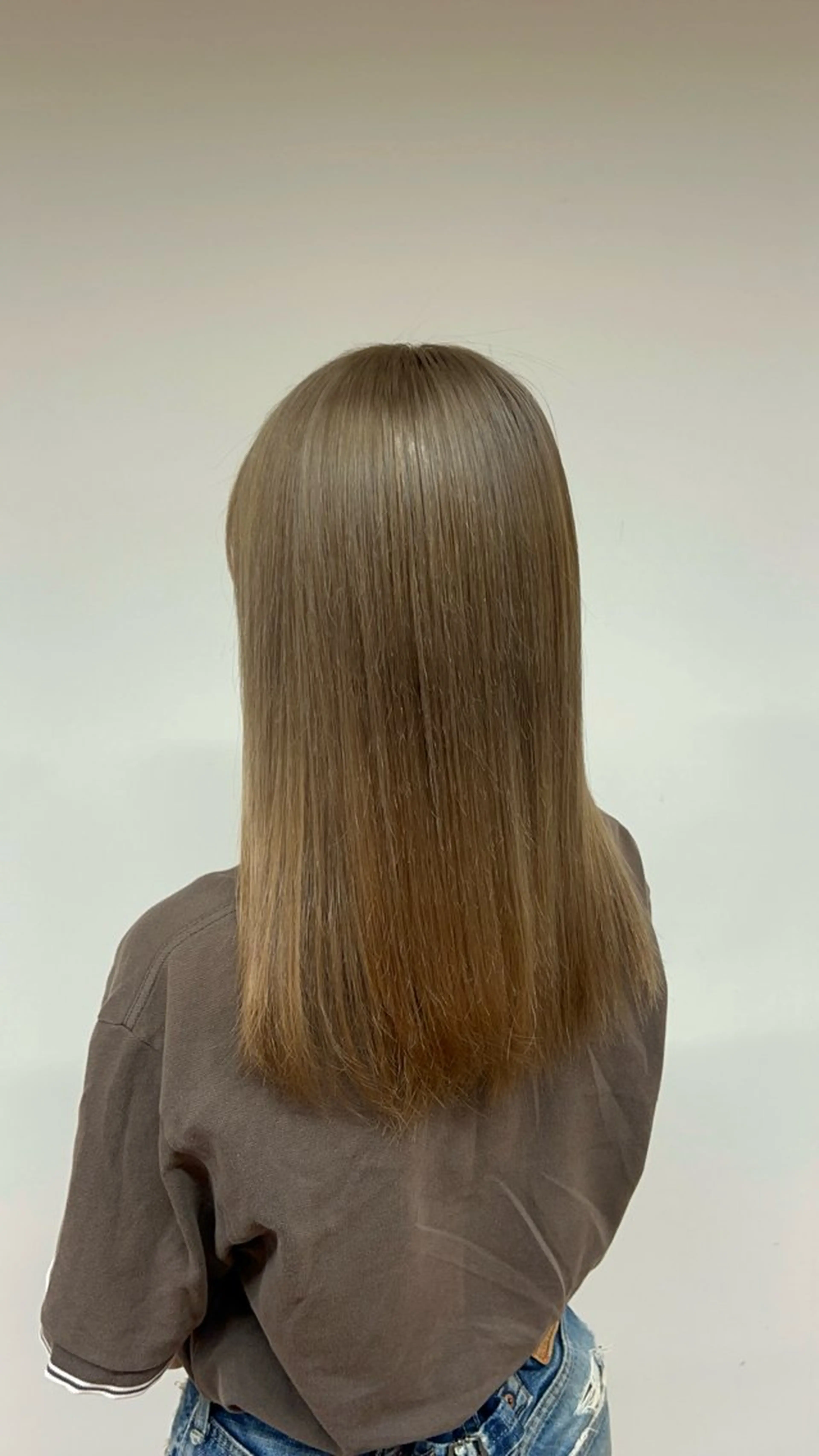 セミロング サワムラ ソナタのヘアスタイル