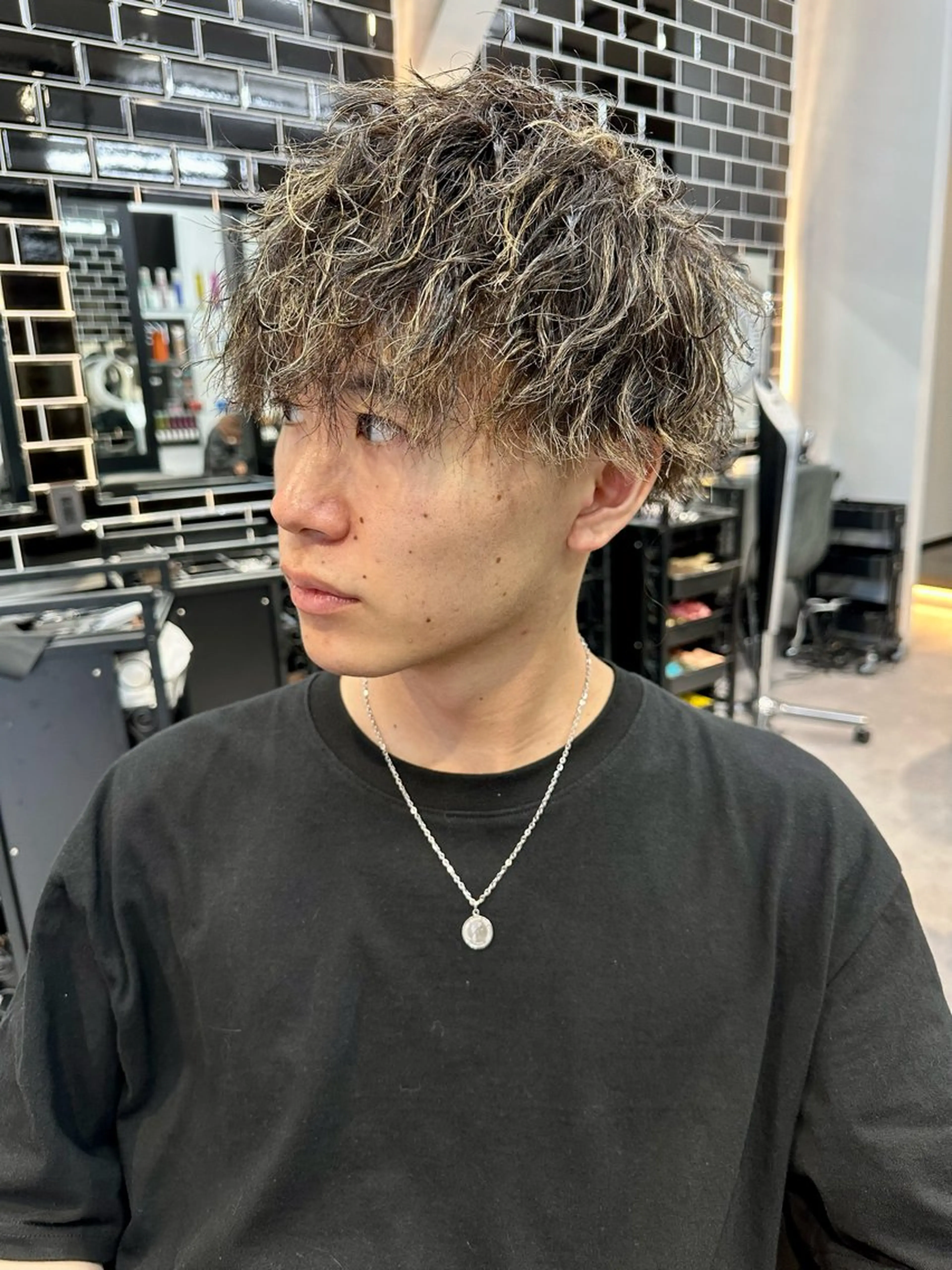 ショート カラー パーマ メンズ メンズハイライト ハイライトカラー ハイライト カット ヘアカラー 平内 賢人のヘアスタイル