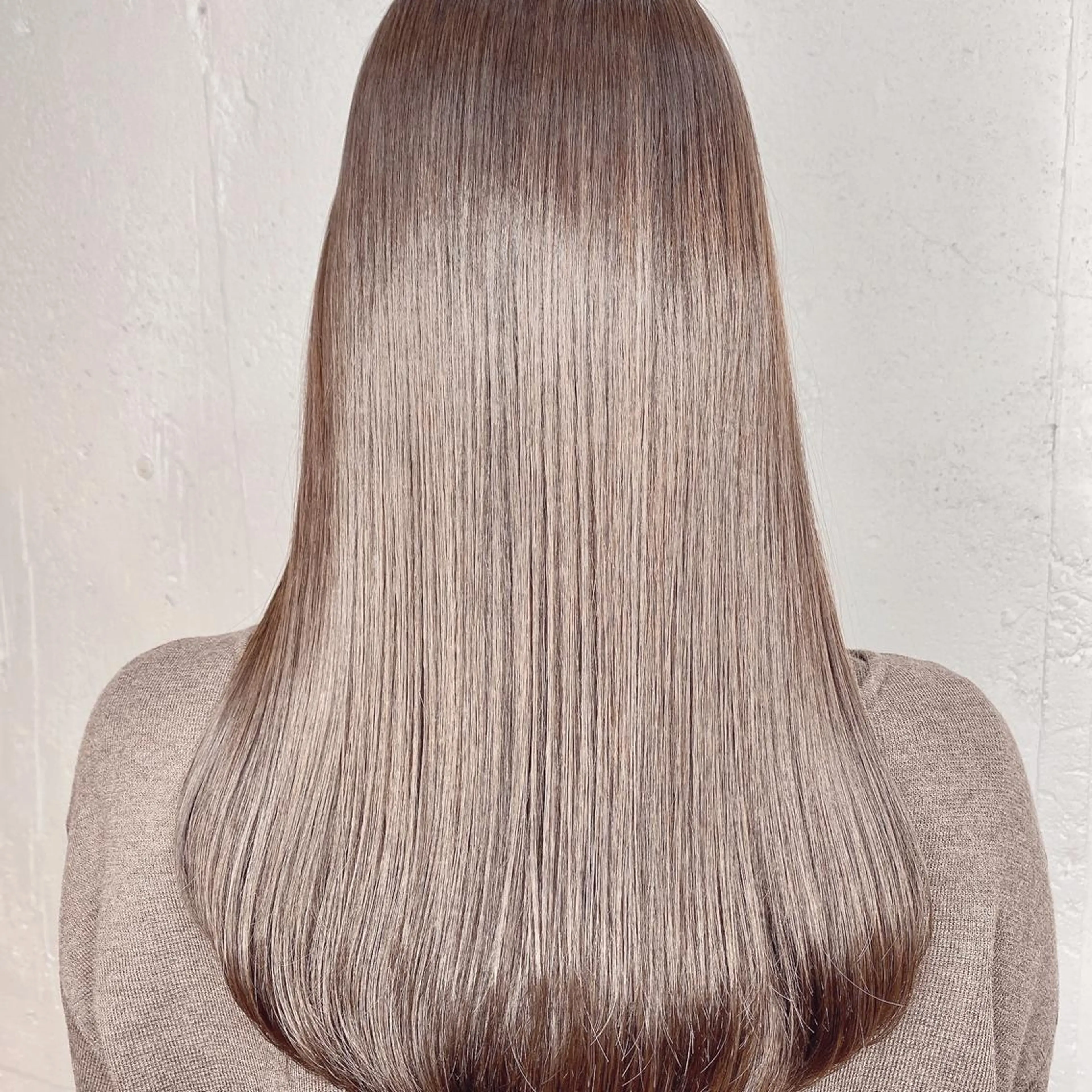 セミロング カラー パーマ ヘアアレンジ メンズ キッズ メンズブリーチ ブリーチ ケアブリーチ グレージュ ミルクティーグレージュ ChuDuck所属・🐮ChuDuck 代表　SHOTA🐮のヘアスタイル