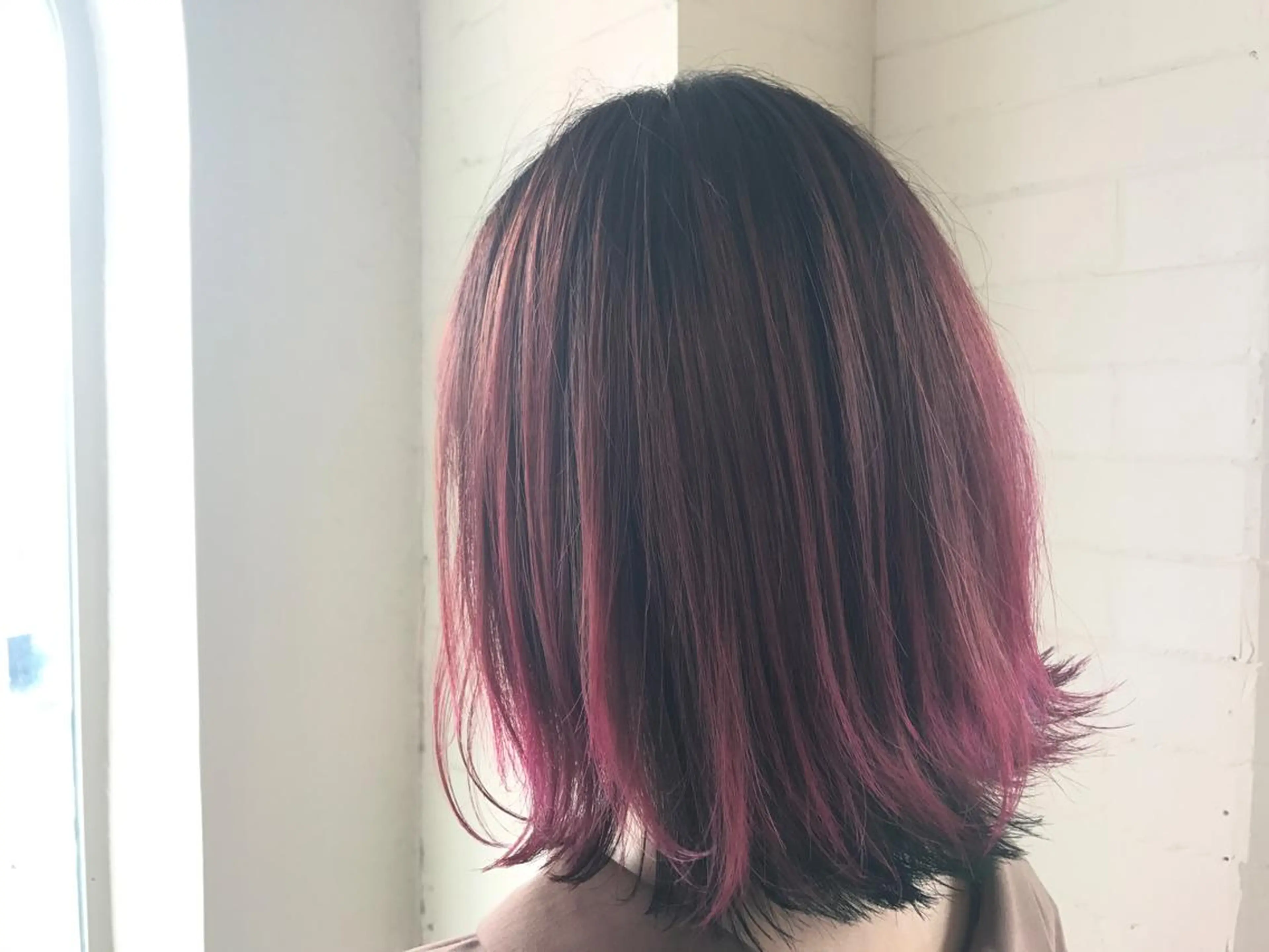 ショート カラー バレイヤージュ ピンクカラー レイヤーカット メンズハイトーン メンズバレイヤージュのヘアスタイル