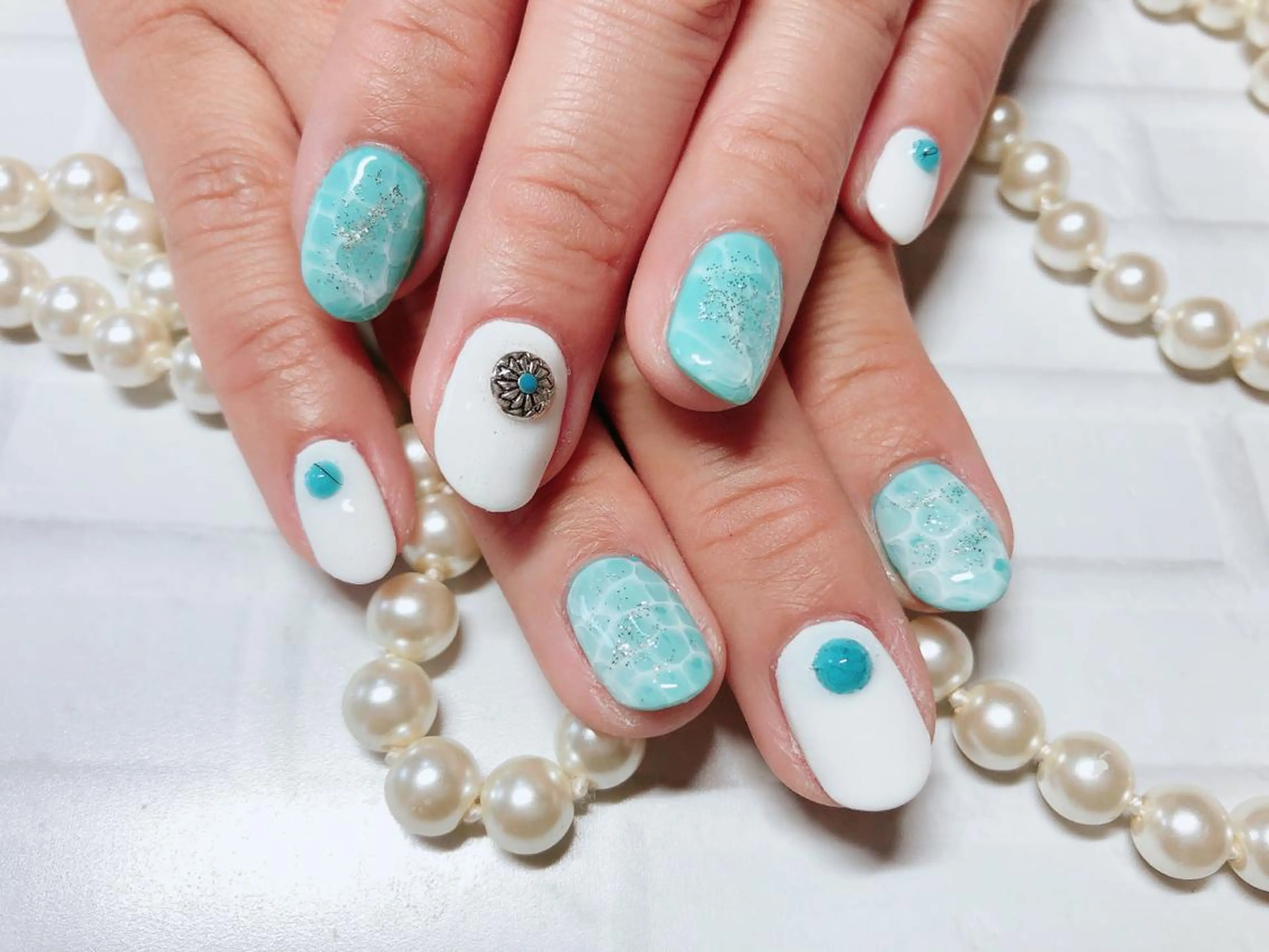 ネイル ホワイト ハンドネイル ハンドケア ネイルサロン HARRYS所属・ネイル･脱毛サロン HARRYSのエステ・リラクイメージ