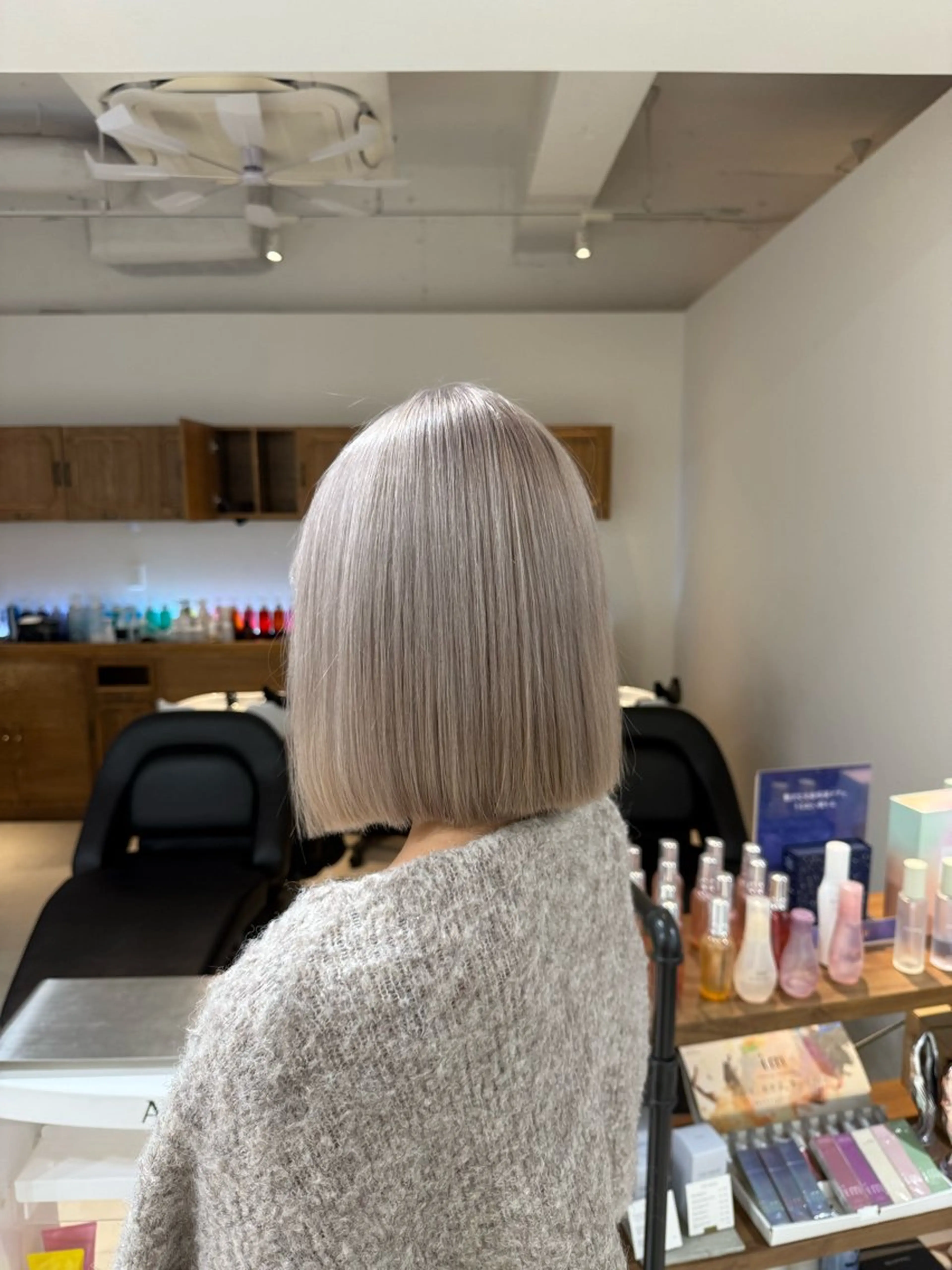 カラー ブリーチ シルバー ホワイトシルバー 青木 海斗のヘアスタイル