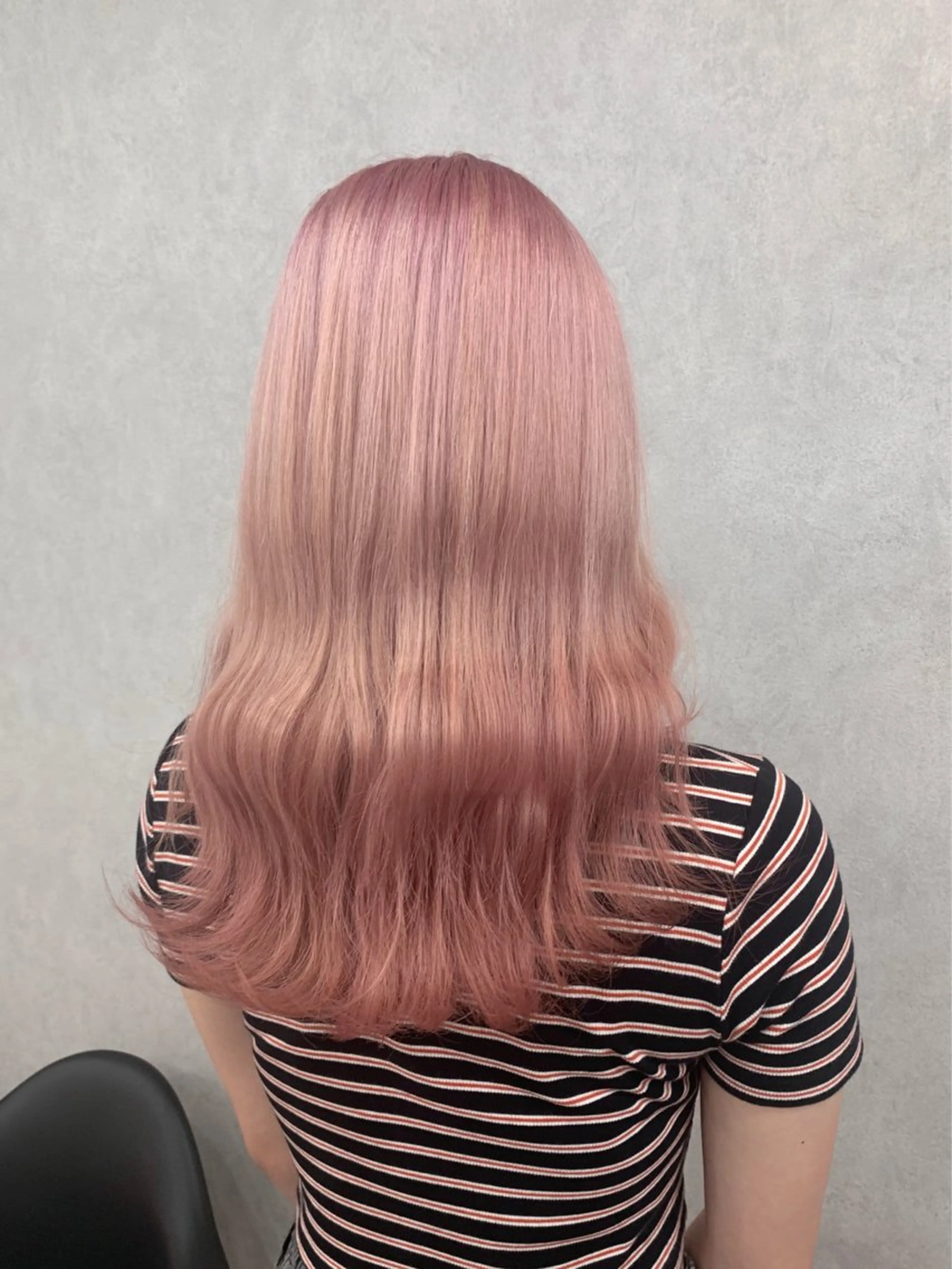 セミロング カラー ハイトーン・ブリーチ ムラ修正　八須　錬のヘアスタイル