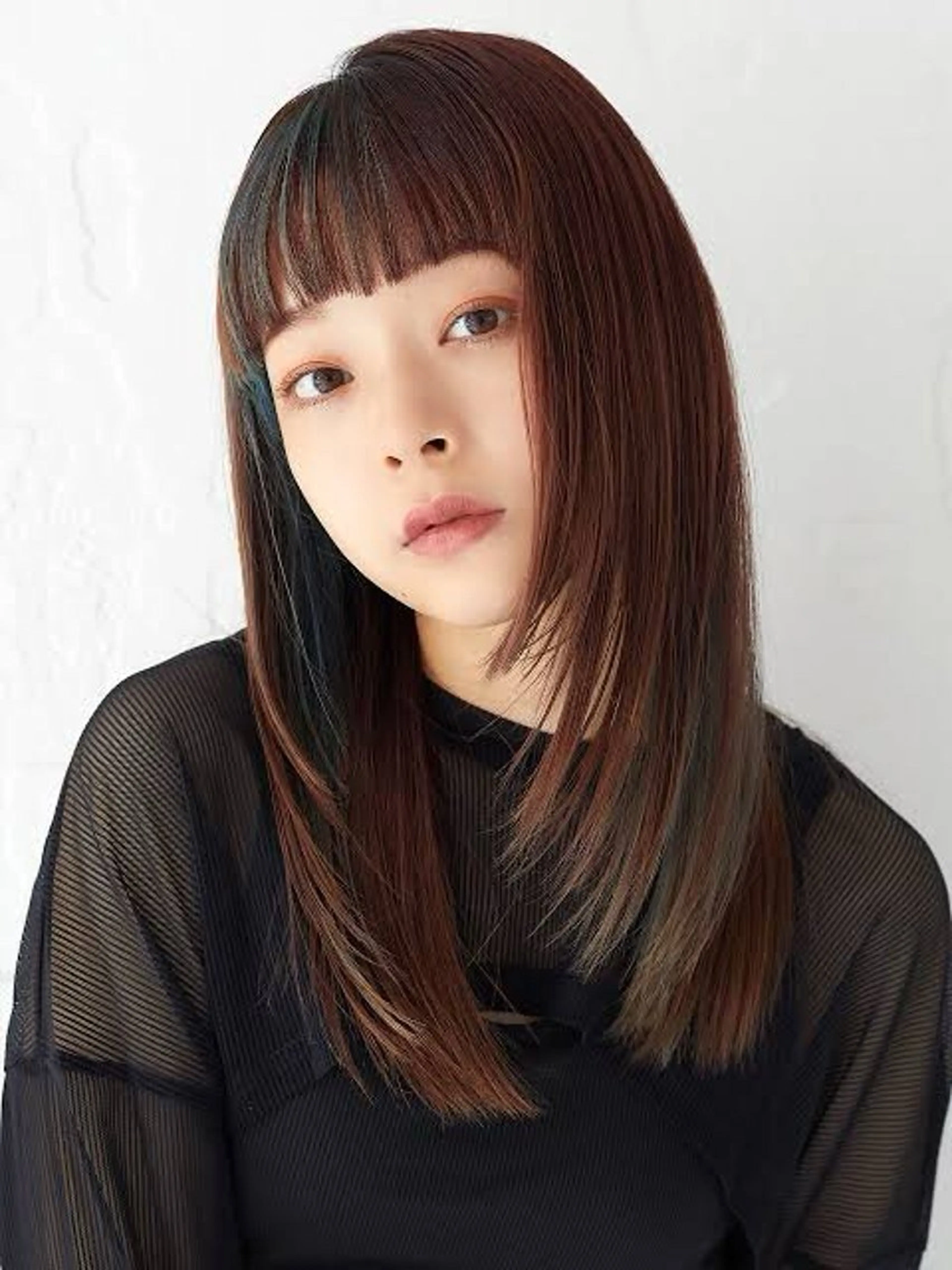 ミディアム 佐々木 彩花のヘアスタイル
