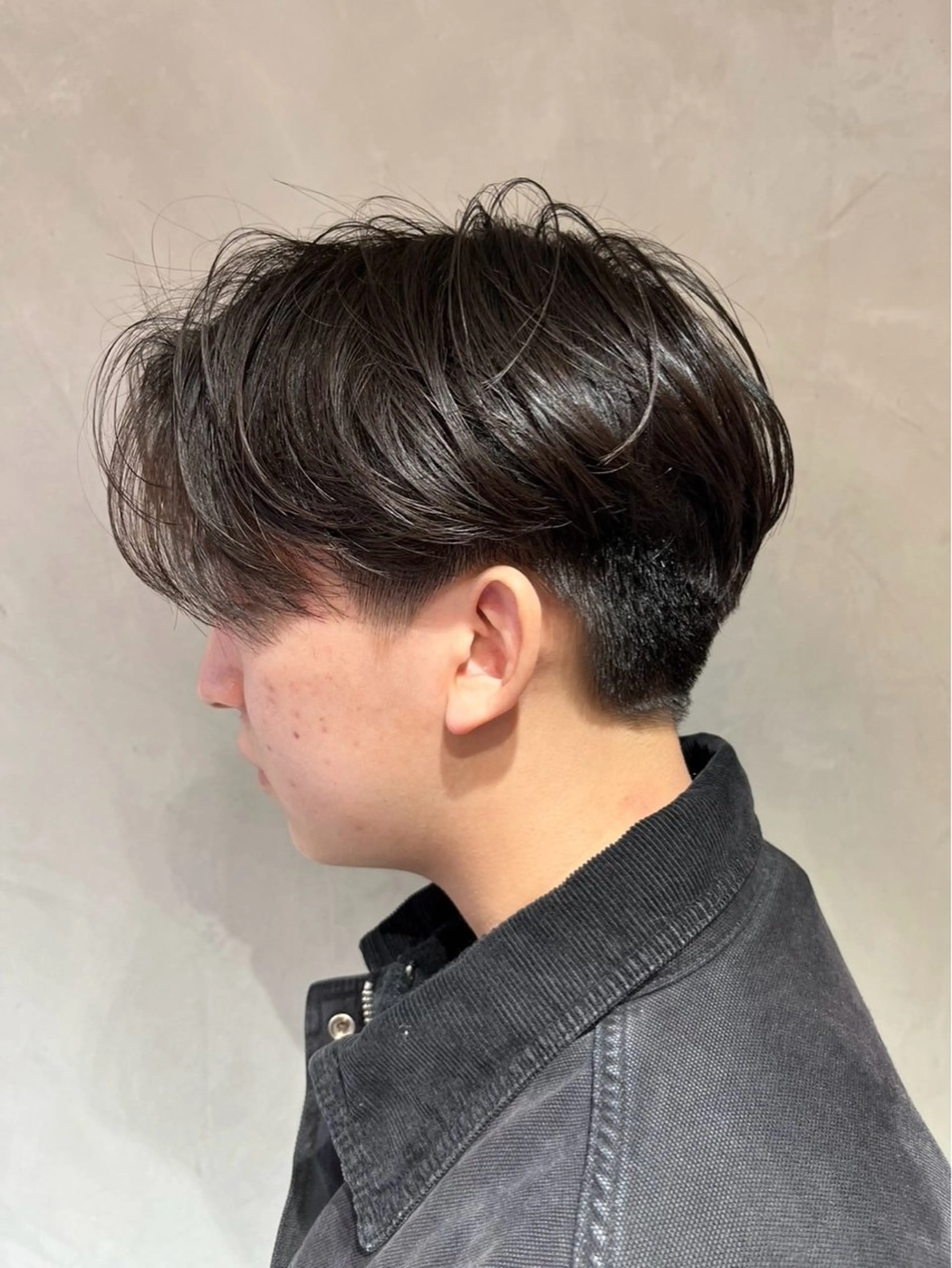 ショート メンズ センターパート /ニュアンスパーマのヘアスタイル