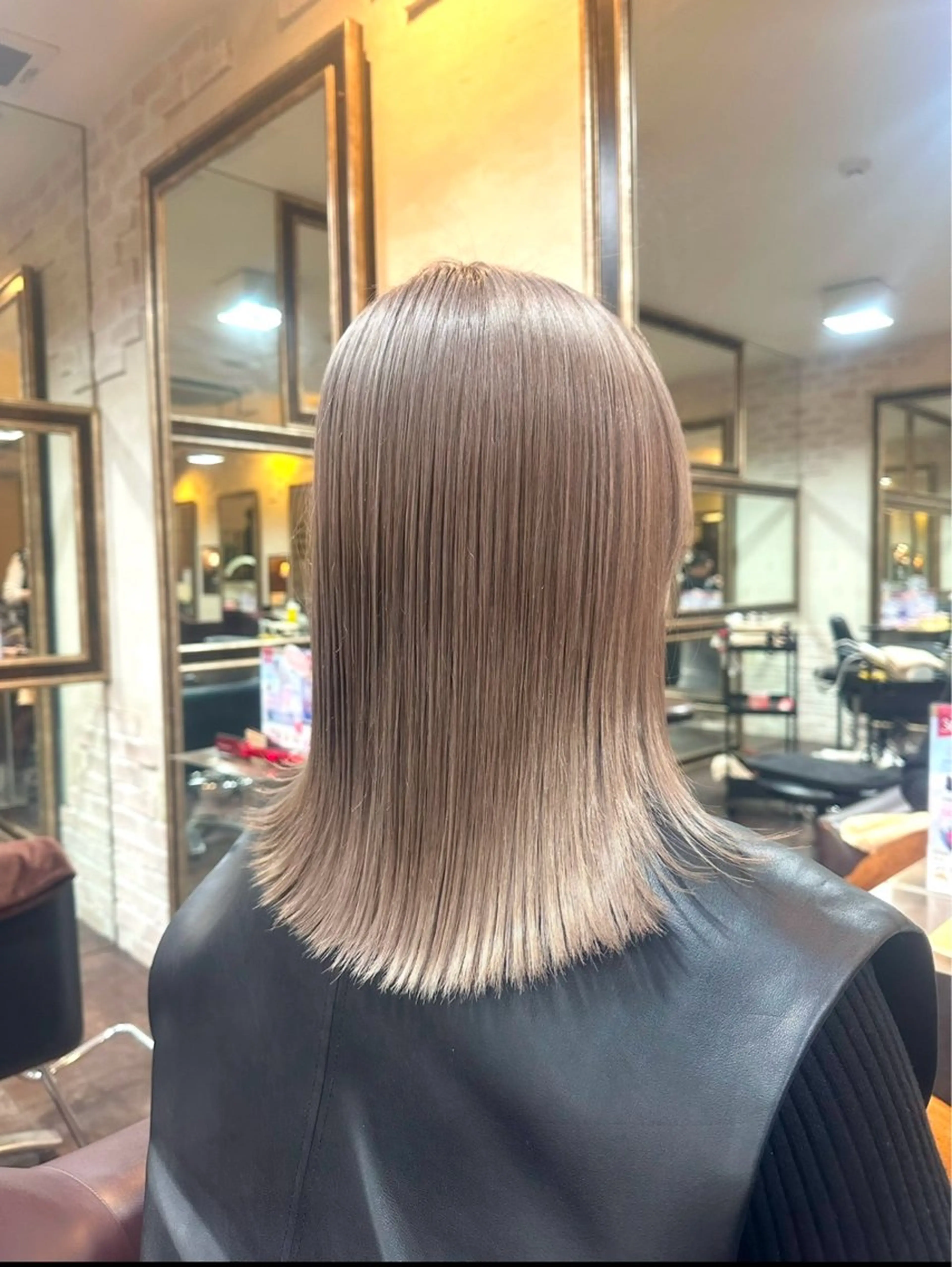 ミディアム カラー 大阪/ミルクティー /ベージュ/はやとのヘアスタイル