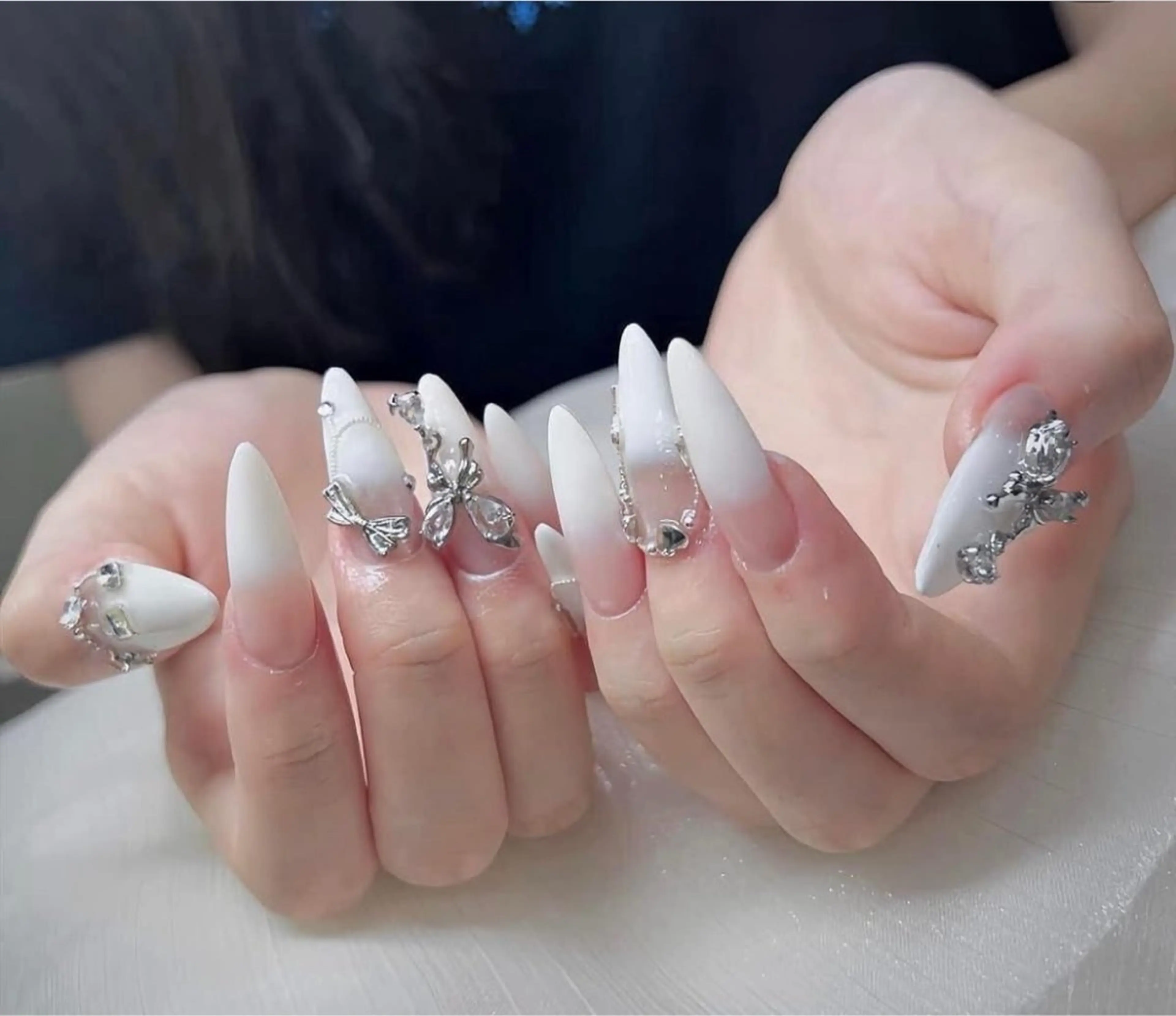 ネイル 長さ出し フレンチネイル グラデーション 卒業式 マグネットネイル ハンドネイル MIHANA HIKARIのネイルデザイン