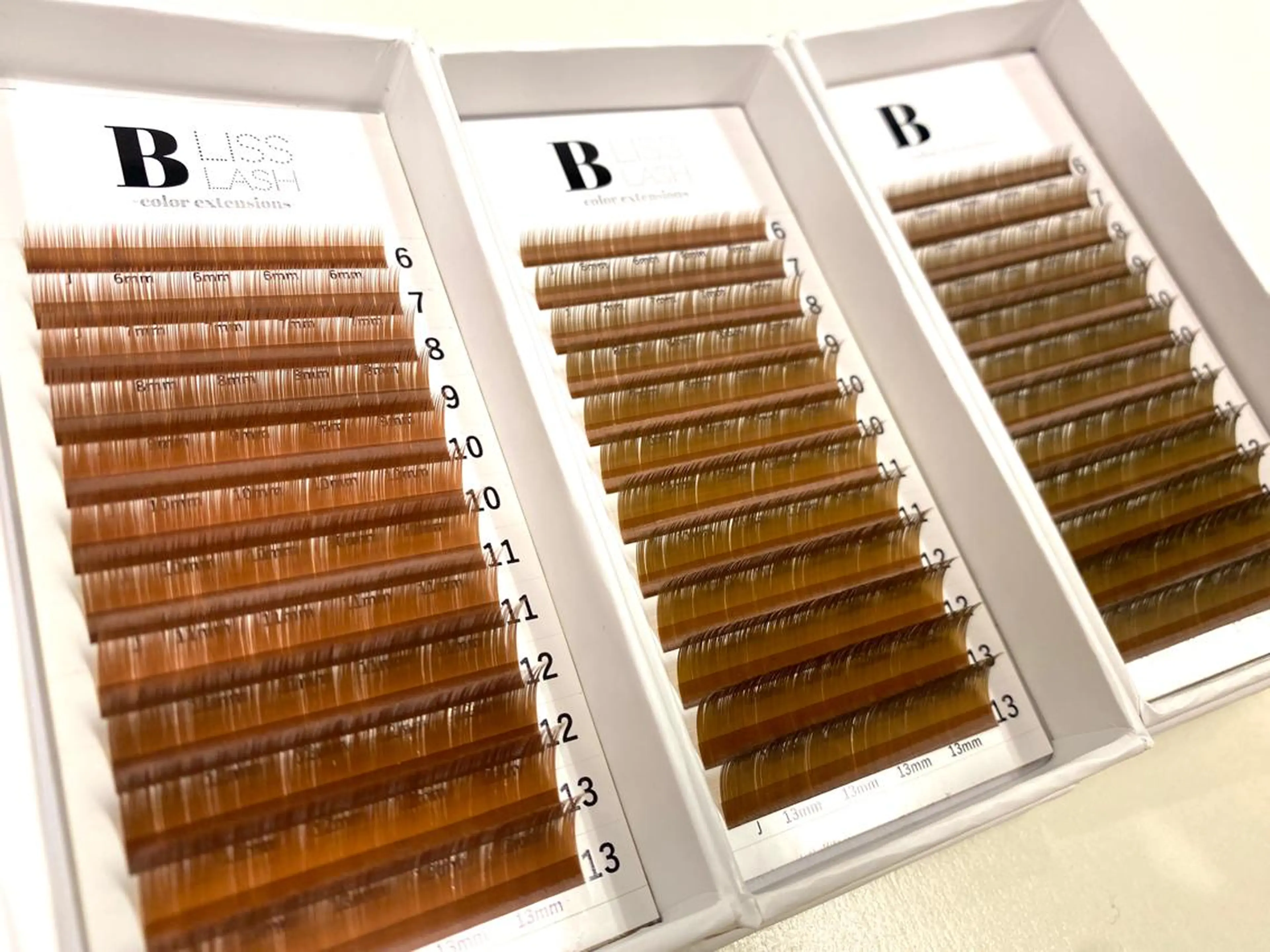 マツエク・マツパ カラーマツエク ボリュームラッシュ まつげと眉の専門店　Sylph所属・西村 ちひろのマツエク・マツパデザイン