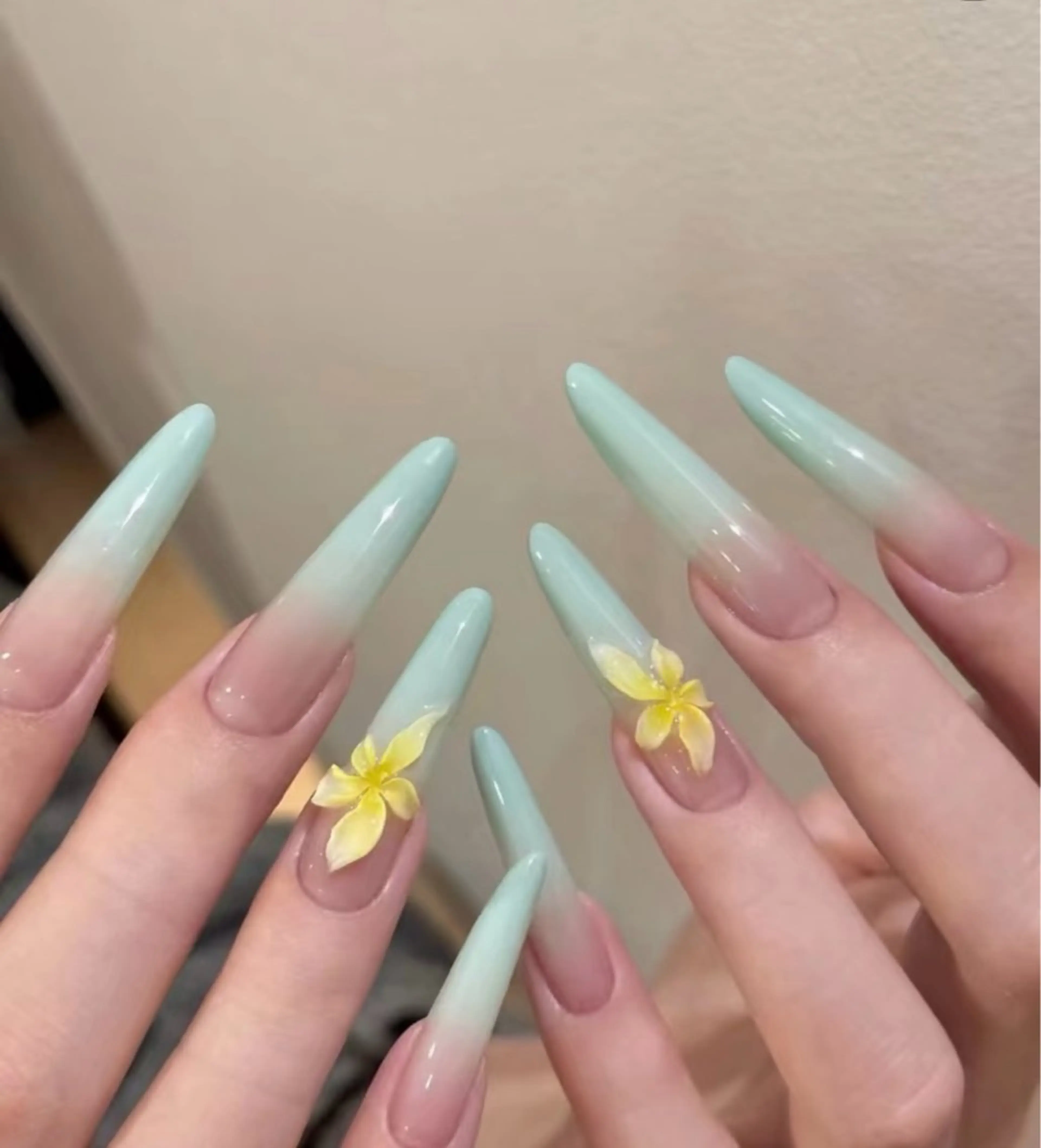 ネイル ハンドネイル M2ネイルサロン【長さ出し&フィルイン導入店】所属・長さ出し専門店 RIRIのネイルデザイン