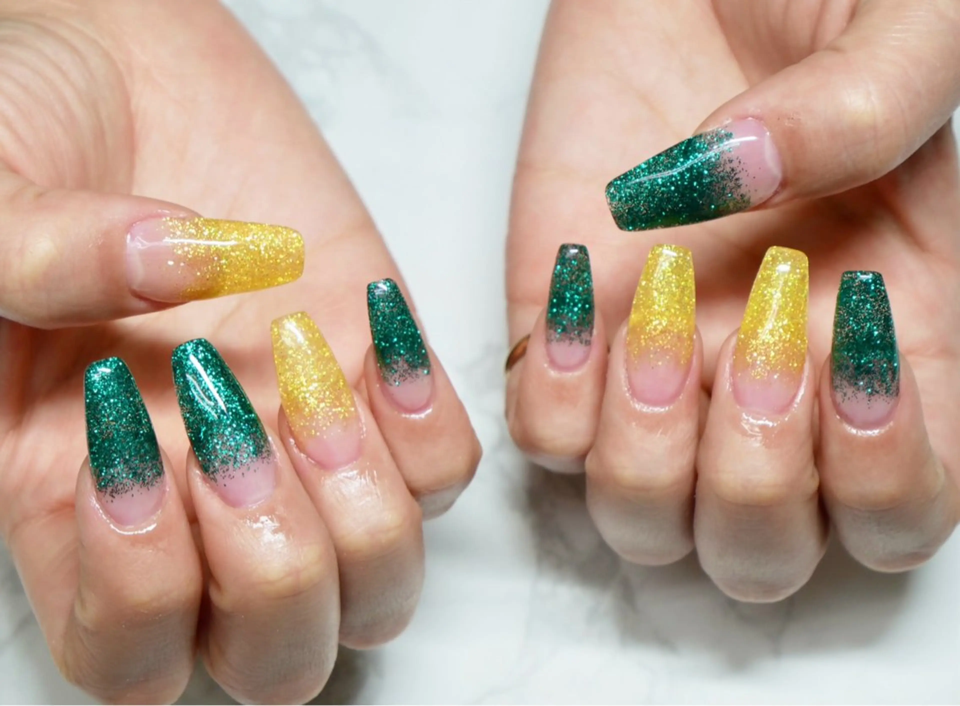 ネイル グラデーション ラメ(グリッター) ラメグラデーション スカルプネイル レイジー スワンのネイルデザイン