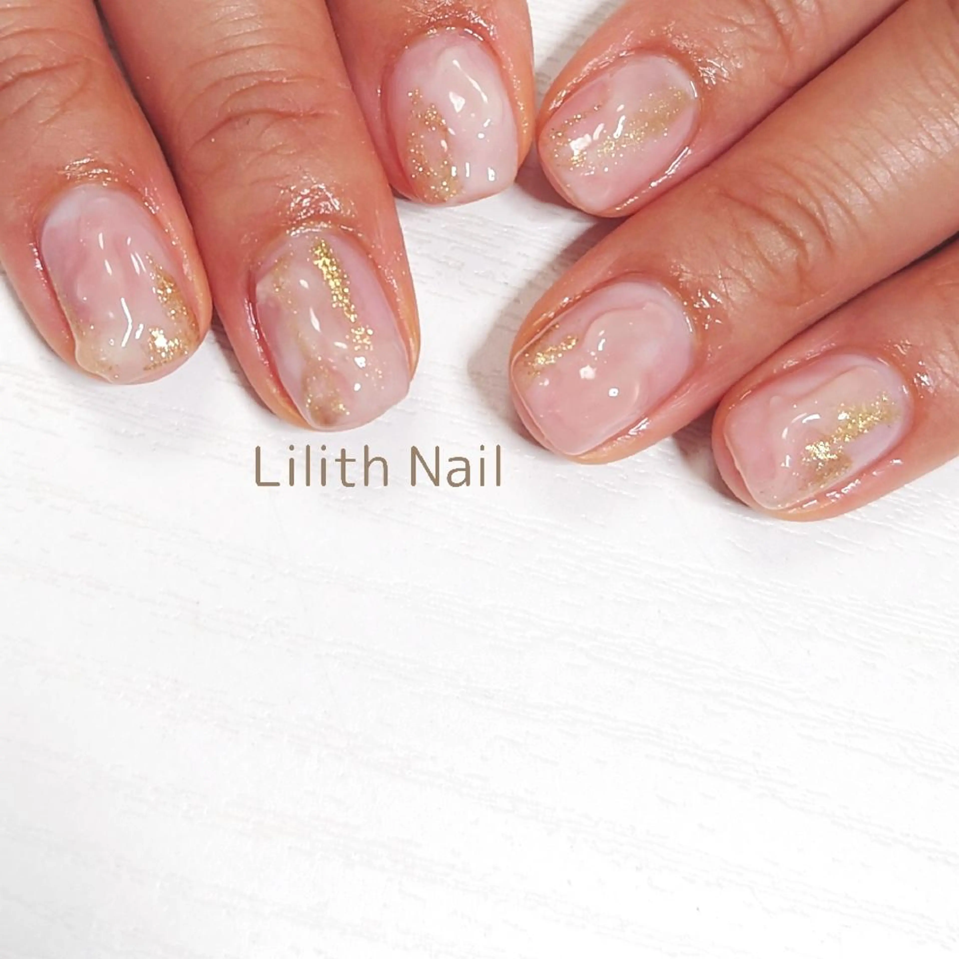 ネイル ブラウン クリアネイル ゴールド キラキラネイル ラメ(グリッター) ハンドネイル Lilith Nailのネイルデザイン