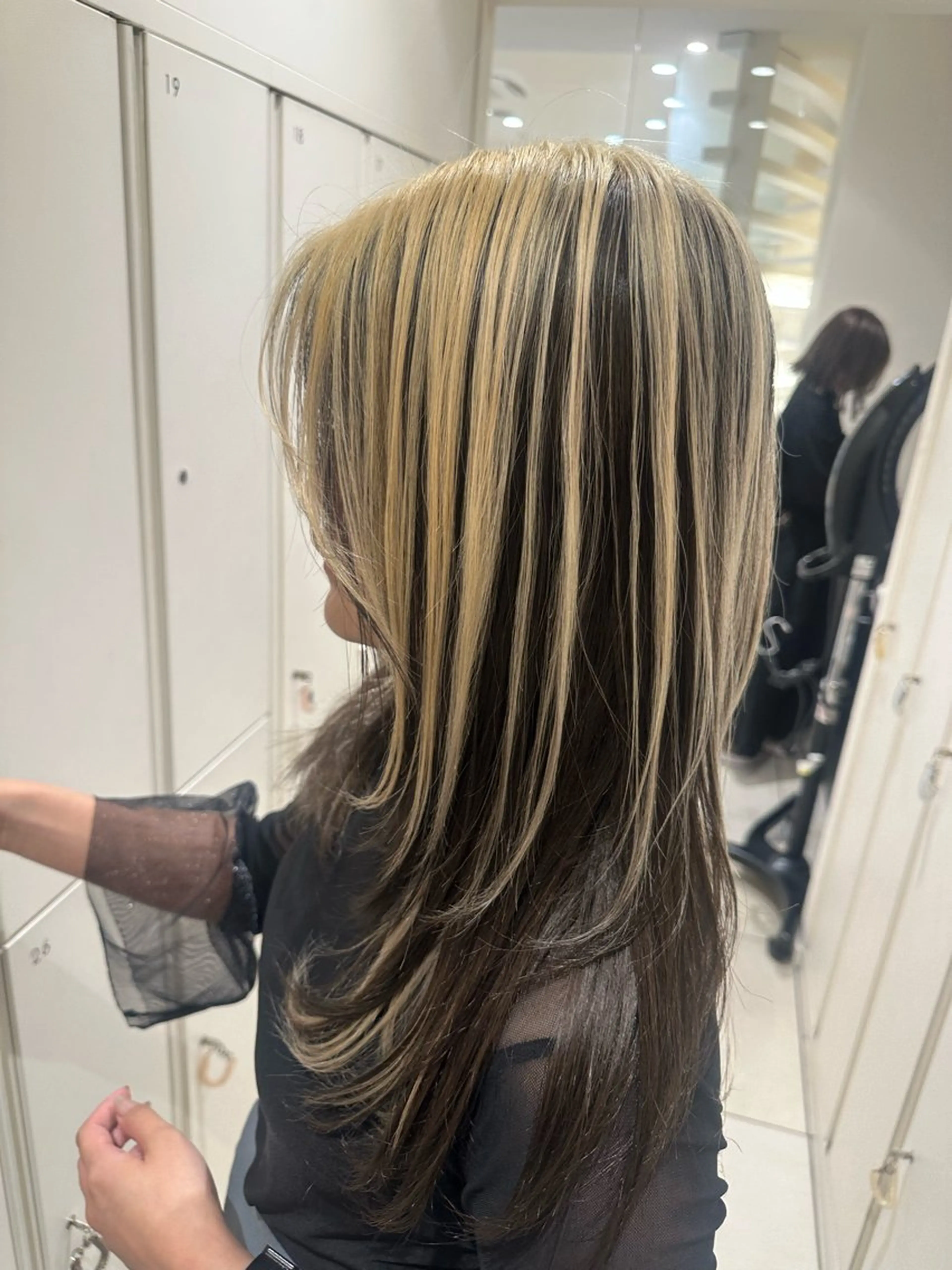 ロング カラー ヘアアレンジ タイトボブ個性派カラ ーAKANEのヘアスタイル