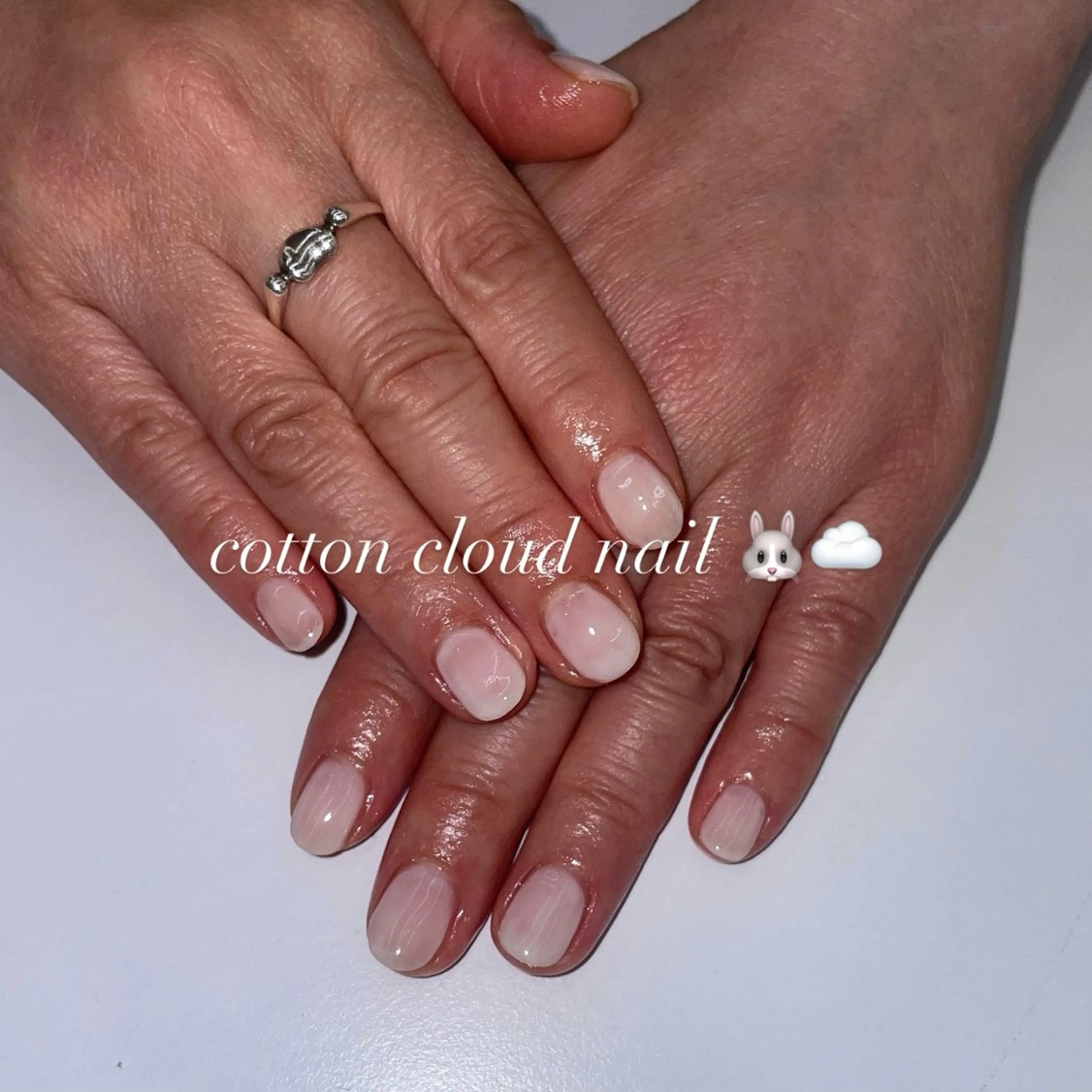 ネイル ハンドネイル ななみ.⋆𝜗𝜚 艶カラー/まつパのヘアスタイル