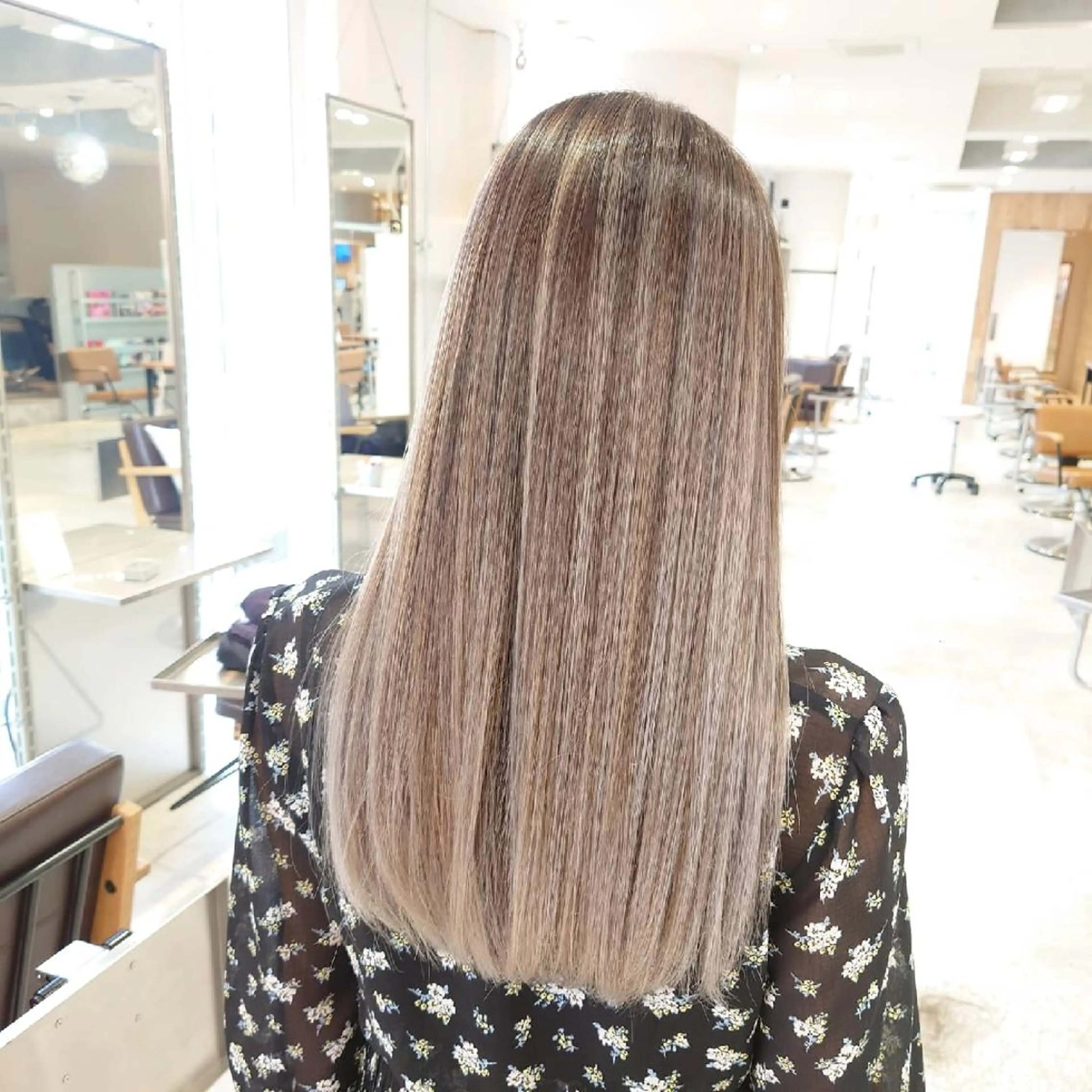 ロング カラー ベージュカラー ホワイトベージュ ヘアカラー トリートメント 艶髪✨ブリーチ職人 井手正康のヘアスタイル