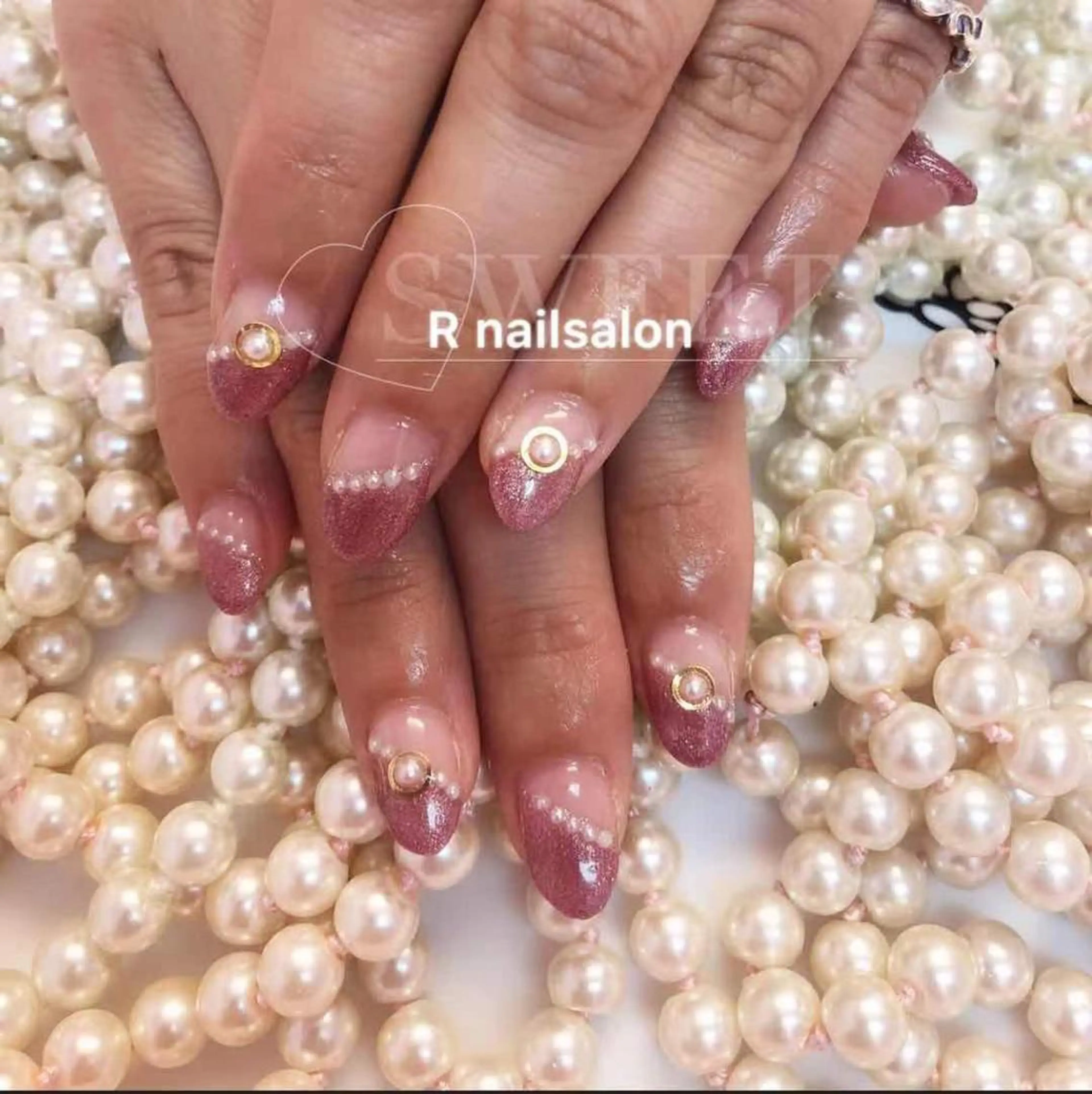 ミディアム R NAILSALONのネイルデザイン