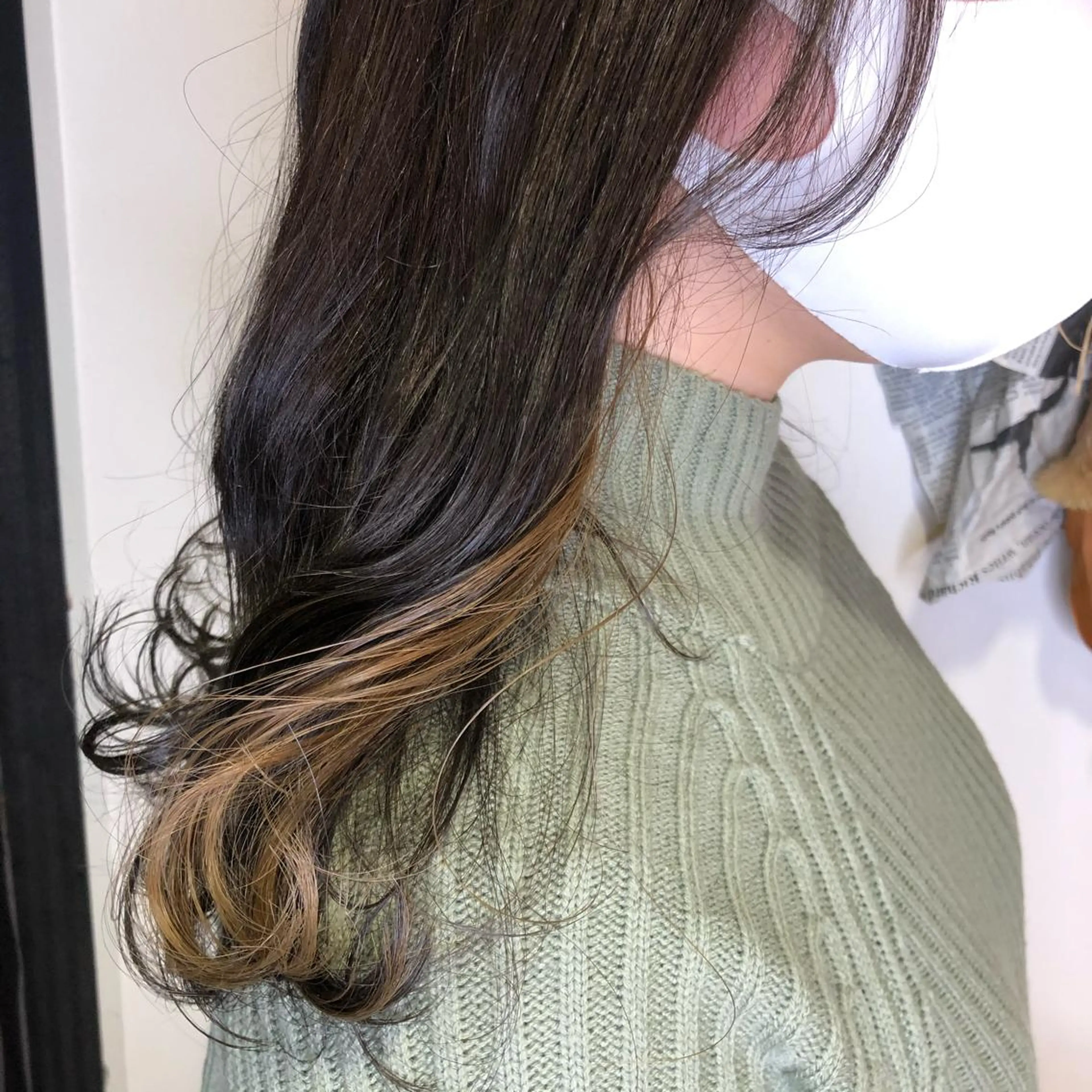 セミロング カラー ブリーチ イヤリングカラー ブリーチなしカラー カット ヘアカラー 松佐 ゆかりのヘアスタイル