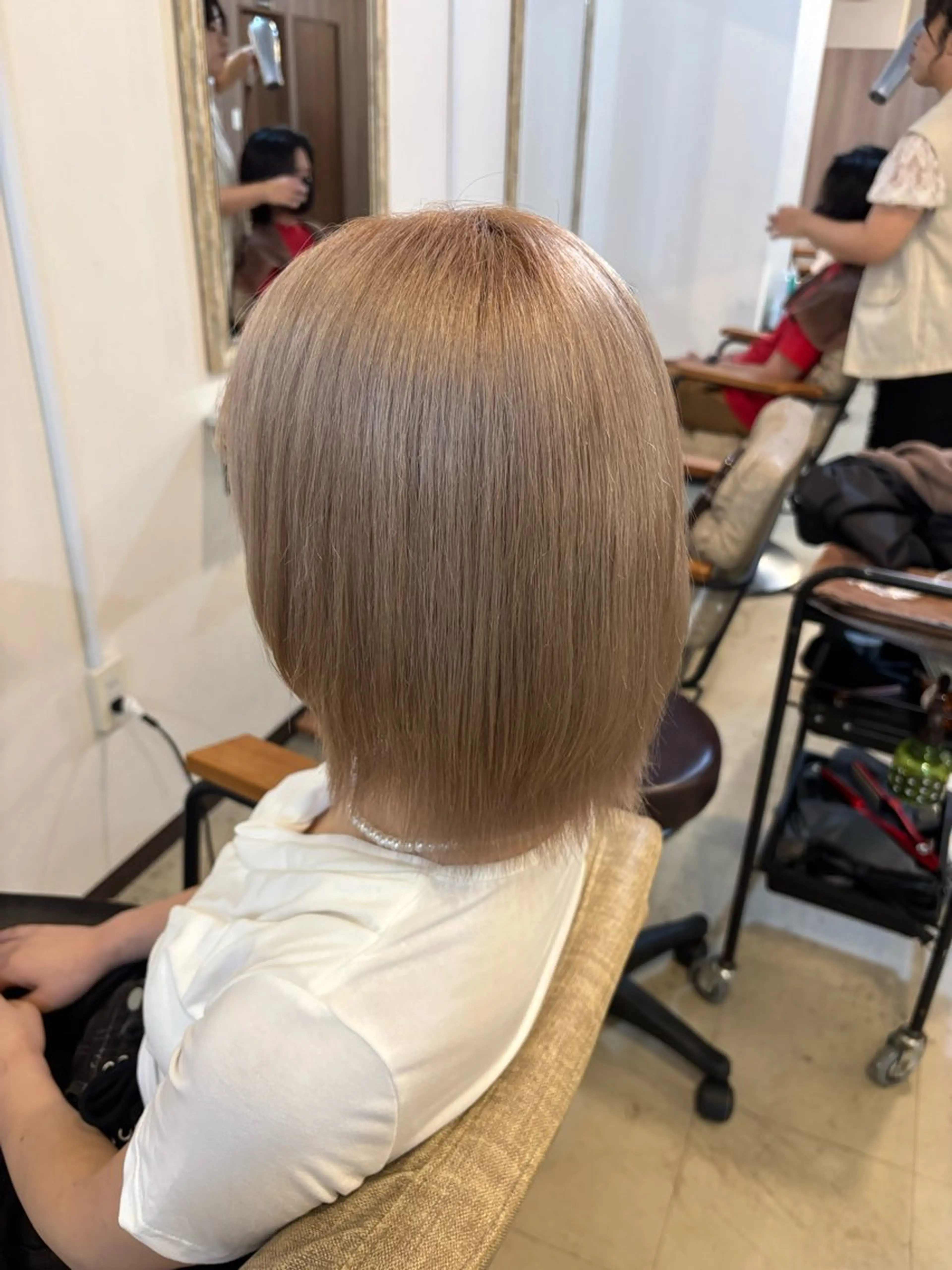 ショート カラー ベージュカラー ブリーチ ホワイトベージュ Sherry/R 三川町　山本なつみのヘアスタイル